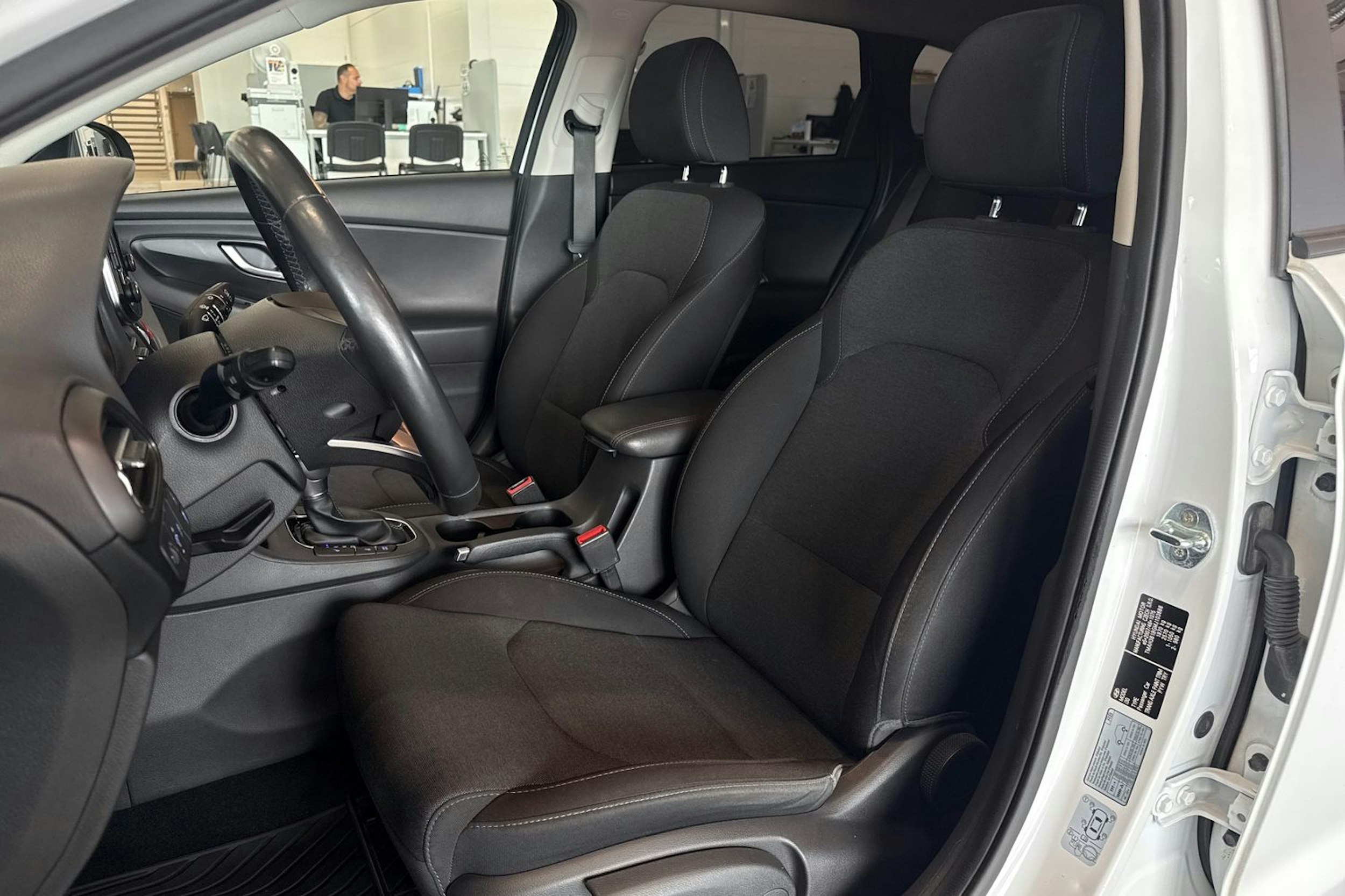 valkoinen Hyundai i30 Wagon 2021 kuva 23.