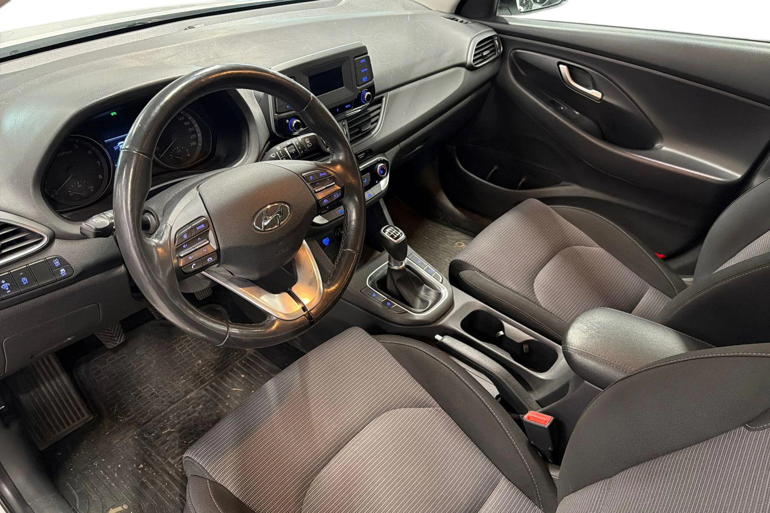 valkoinen Hyundai i30 Wagon 2021 kuva 3.