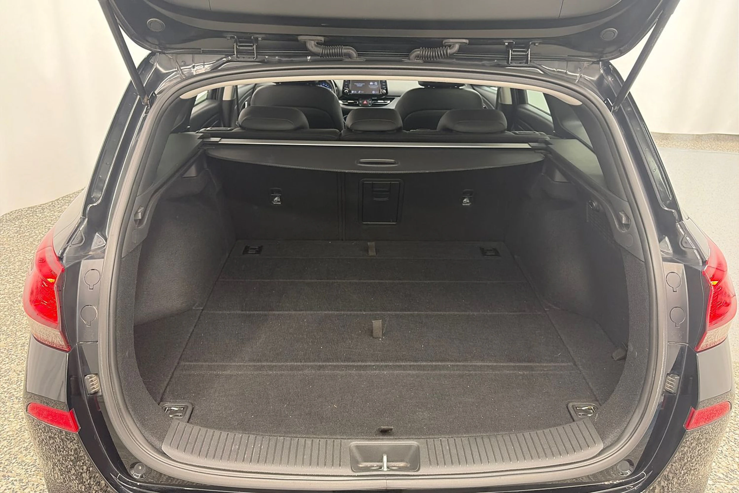 musta Hyundai i30 Wagon 2022 kuva 11.