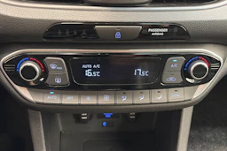 musta Hyundai i30 Wagon 2022 kuva 18.