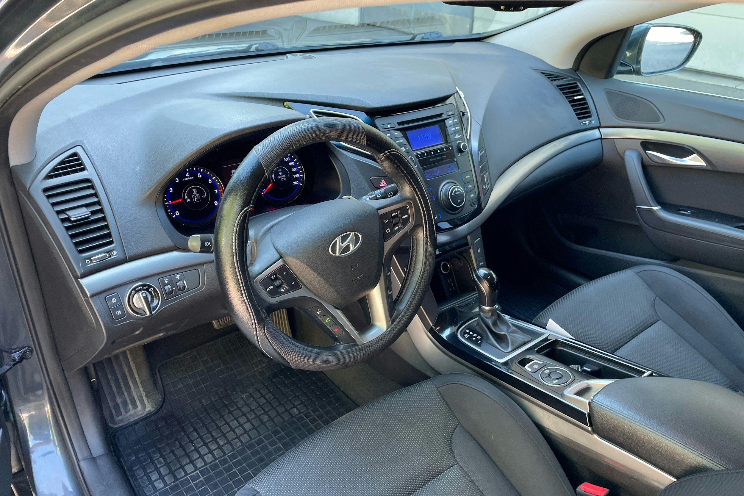 hopea Hyundai i40 2011 kuva 6.