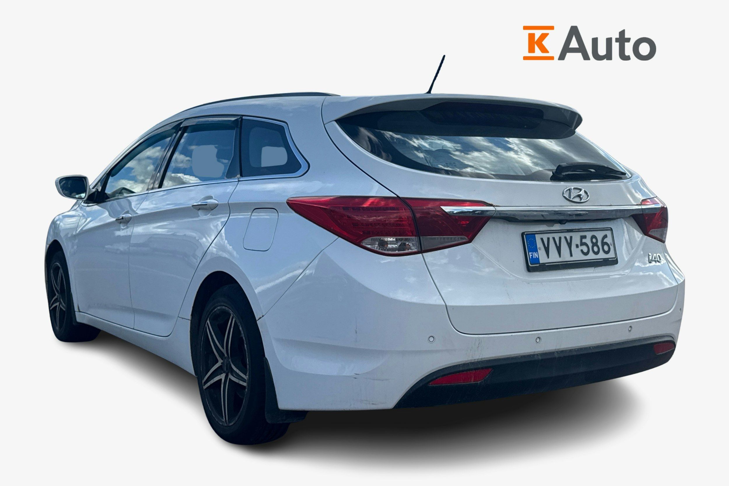 Valkoinen Hyundai i40 2011 kuva 2.