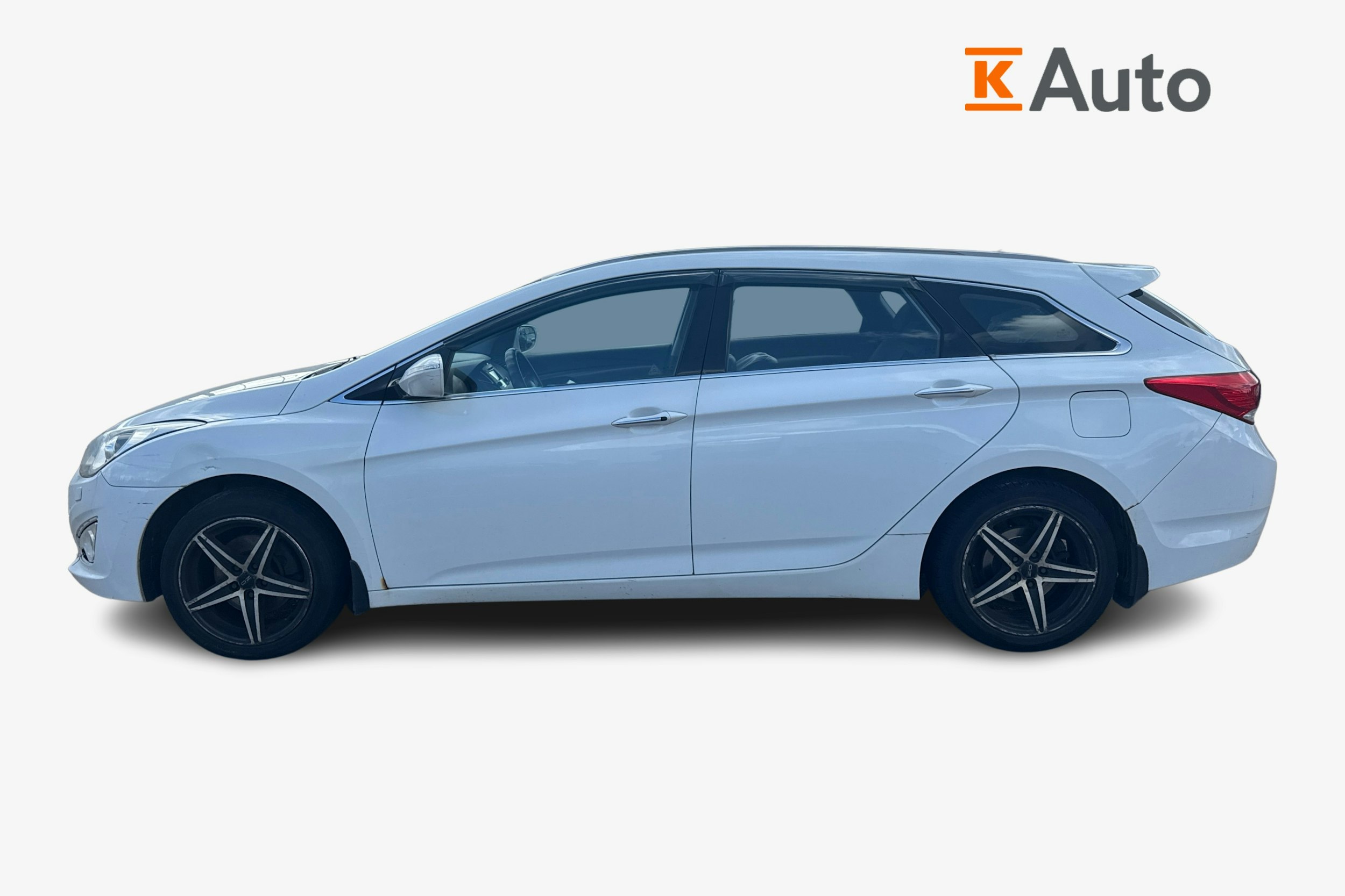 Valkoinen Hyundai i40 2011 kuva 5.