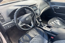 Valkoinen Hyundai i40 2011 kuva 6.