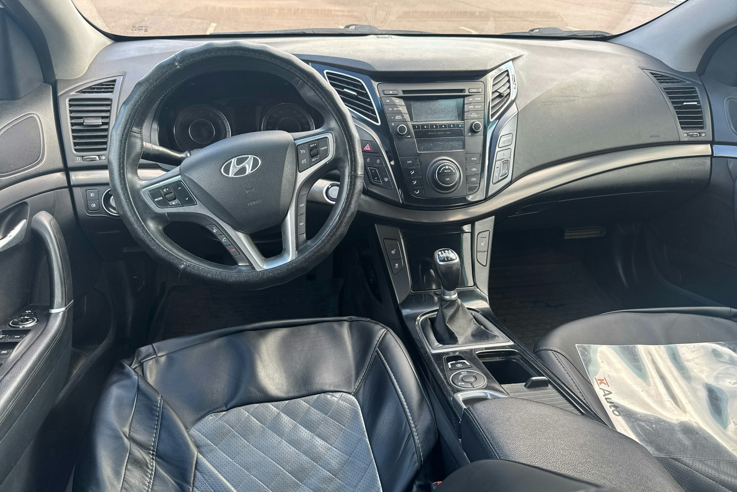 Valkoinen Hyundai i40 2011 kuva 7.