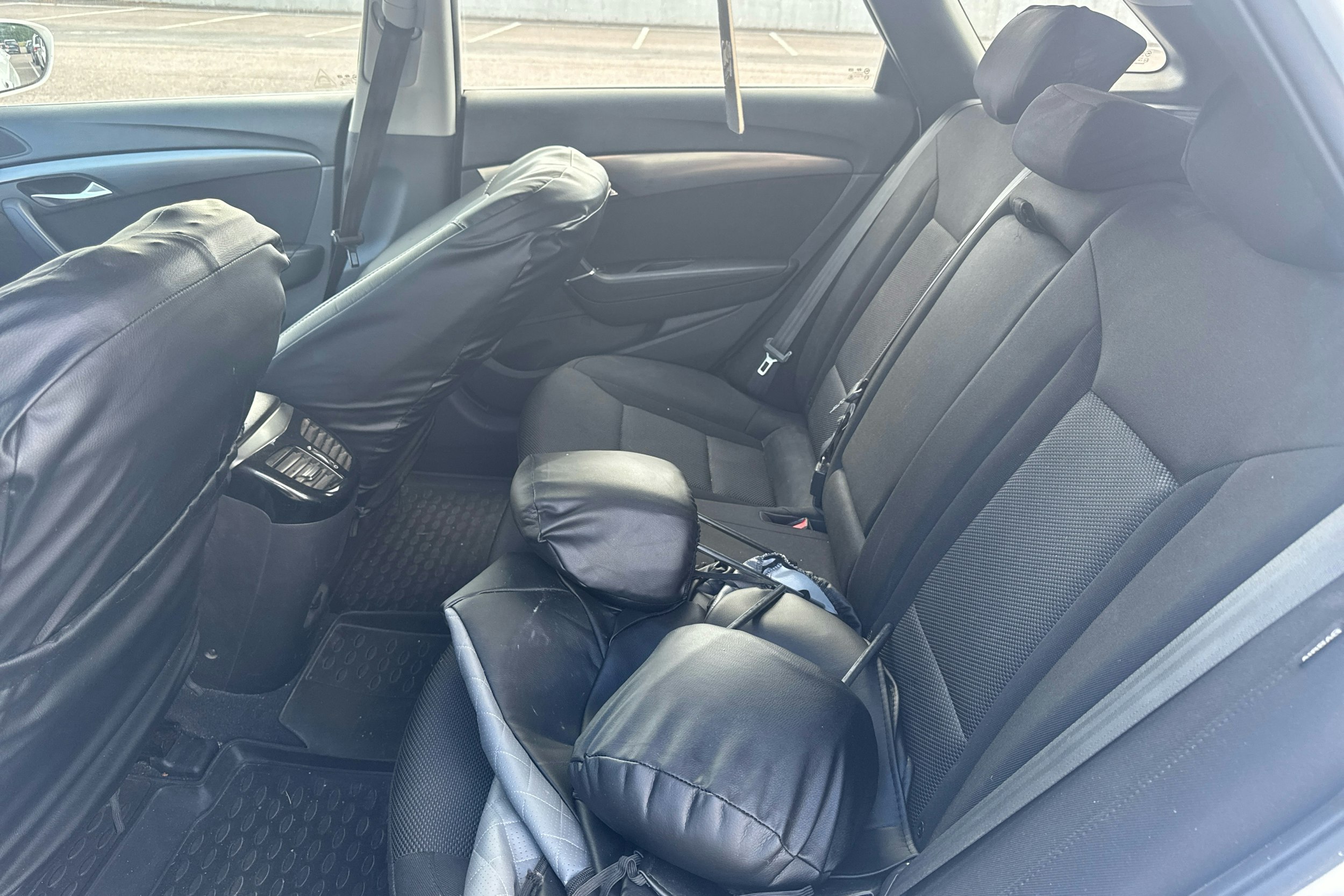 Valkoinen Hyundai i40 2011 kuva 8.