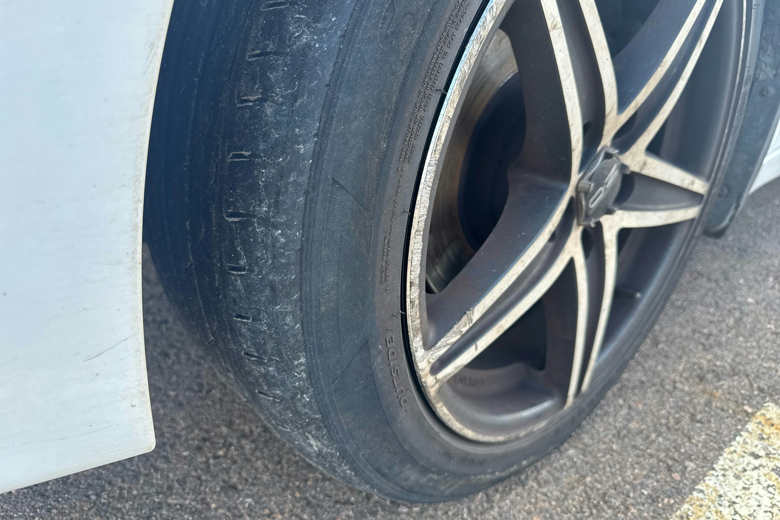 Valkoinen Hyundai i40 2011 kuva 10.