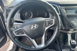 Valkoinen Hyundai i40 2011 kuva 11.