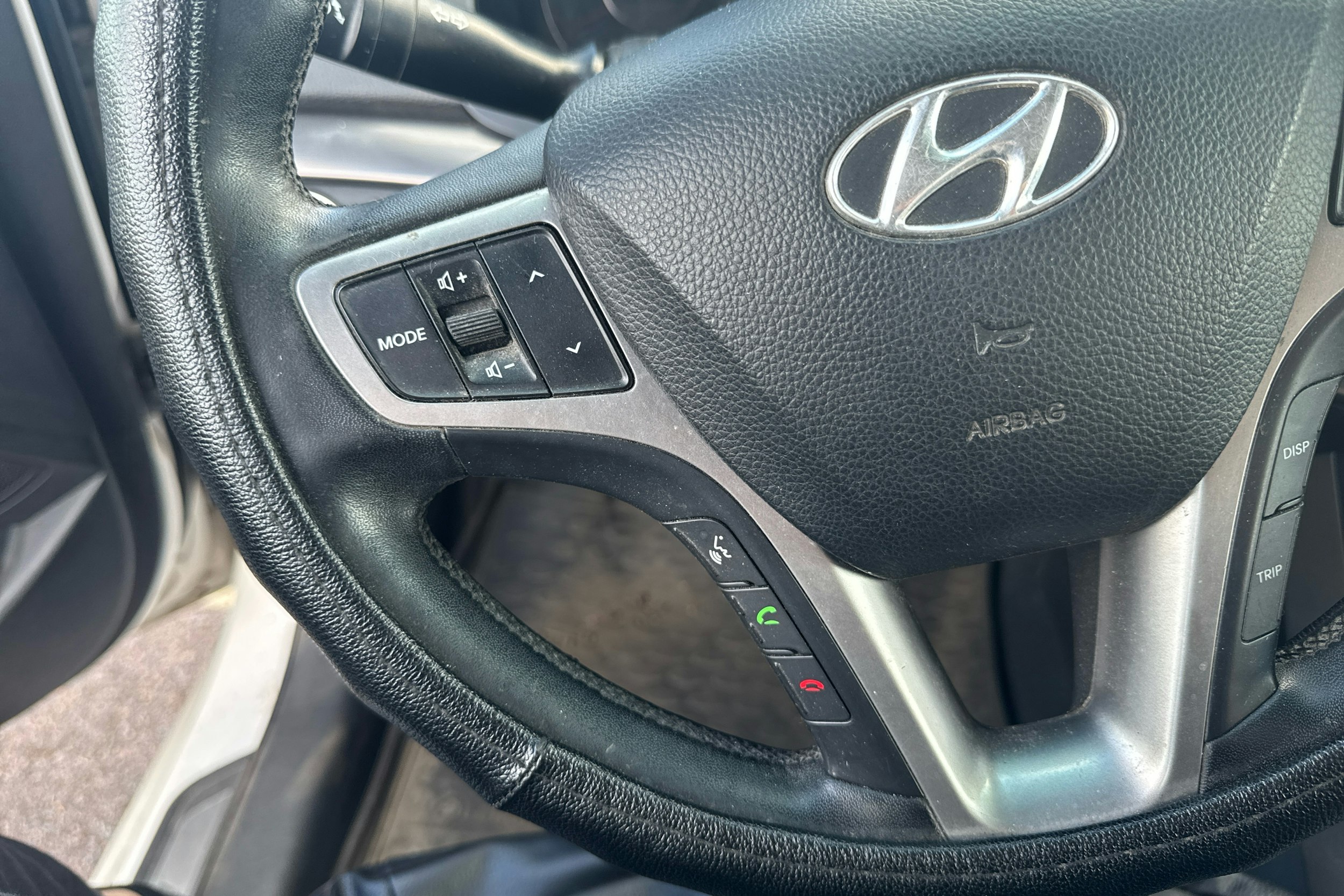 Valkoinen Hyundai i40 2011 kuva 12.