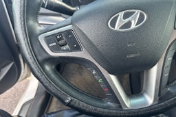 Valkoinen Hyundai i40 2011 kuva 12.