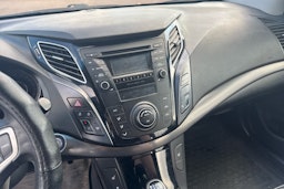 Valkoinen Hyundai i40 2011 kuva 14.
