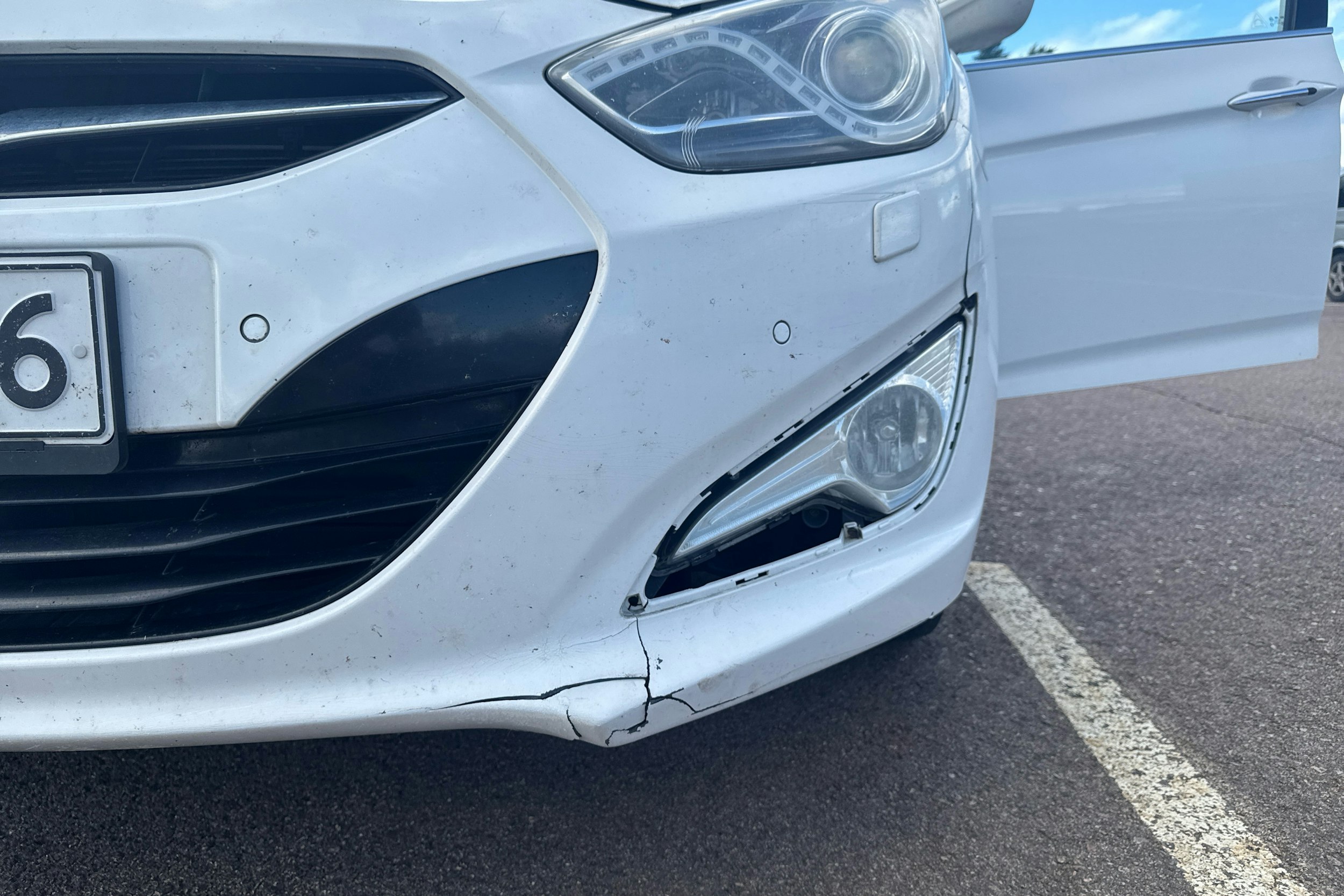 Valkoinen Hyundai i40 2011 kuva 17.