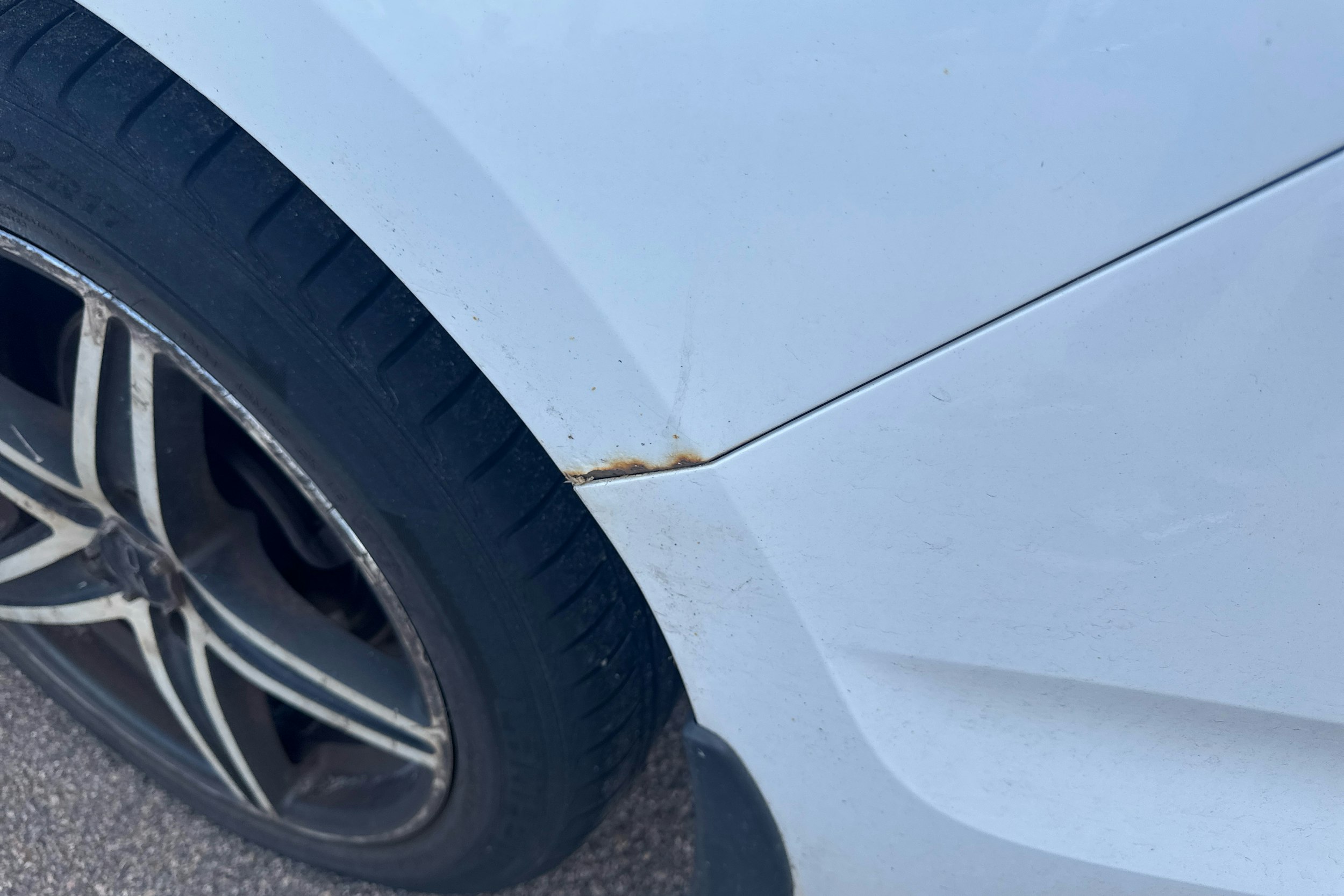 Valkoinen Hyundai i40 2011 kuva 18.