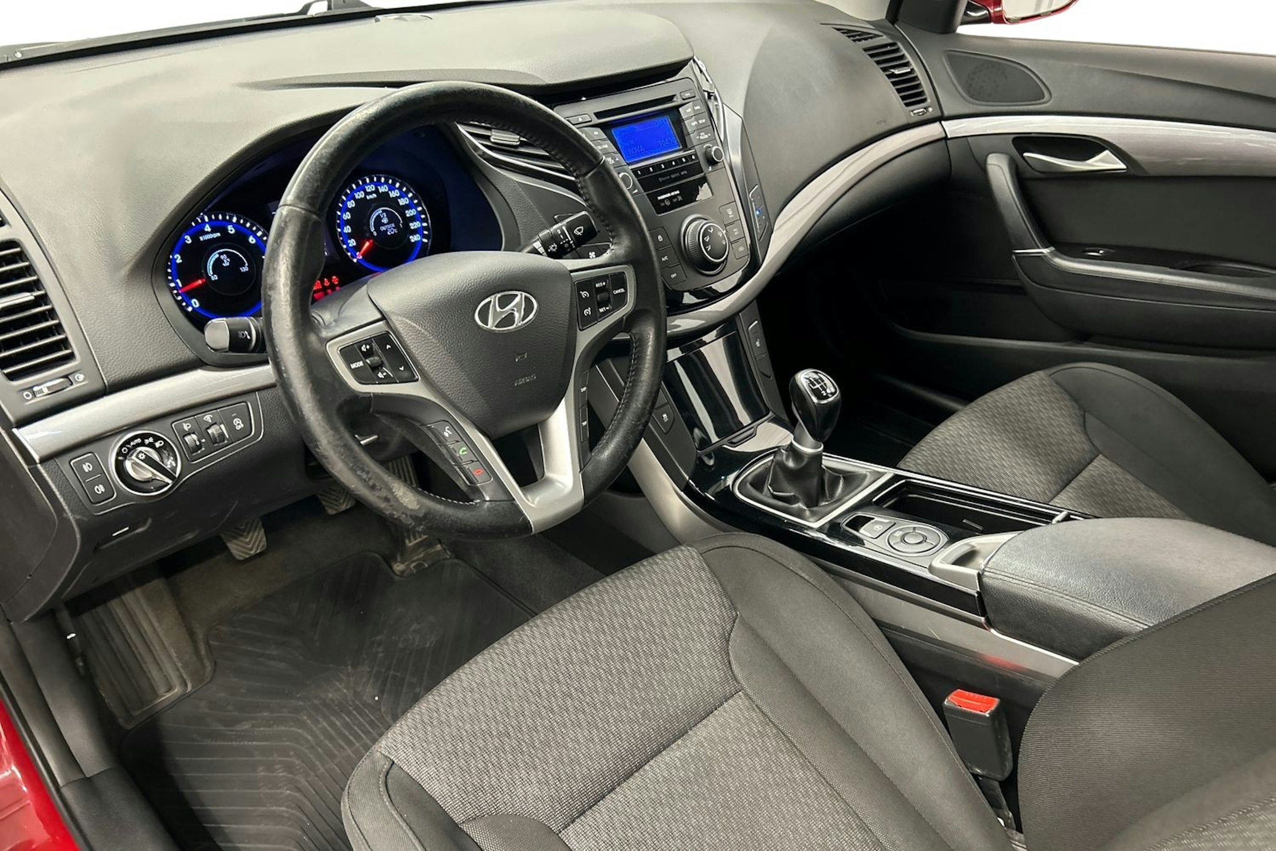 punainen Hyundai i40 2012 kuva 7.