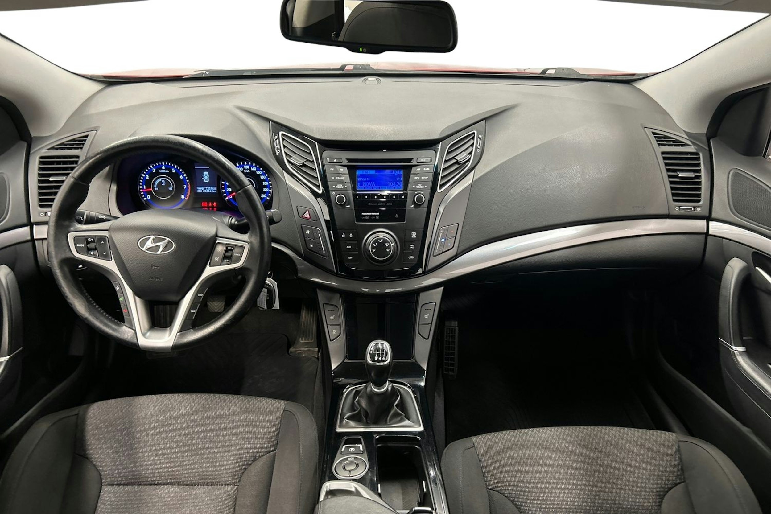 punainen Hyundai i40 2012 kuva 9.