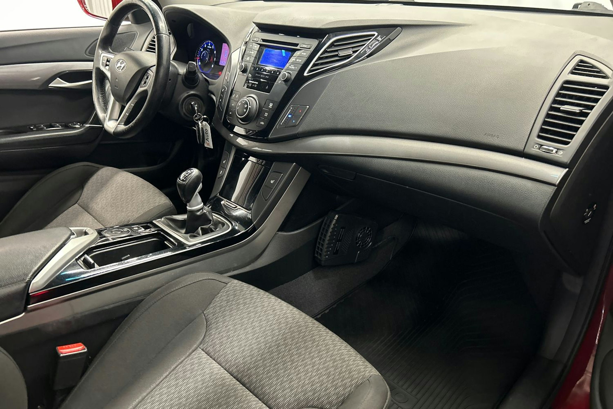 punainen Hyundai i40 2012 kuva 15.