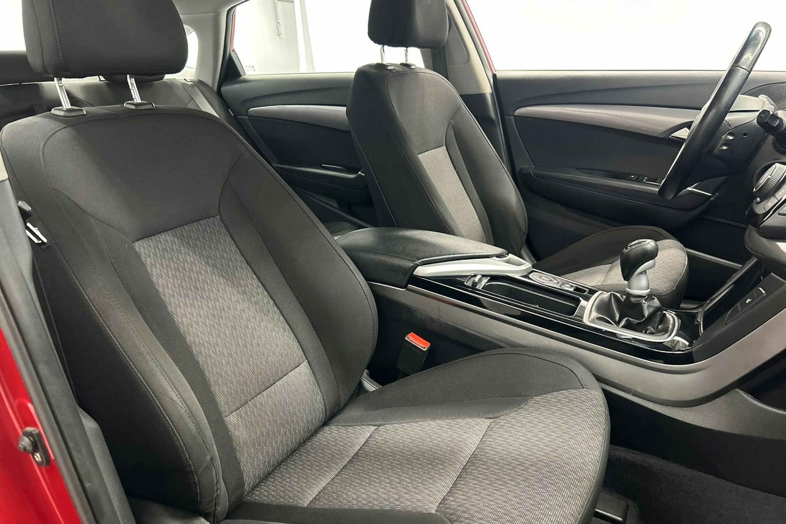 punainen Hyundai i40 2012 kuva 16.