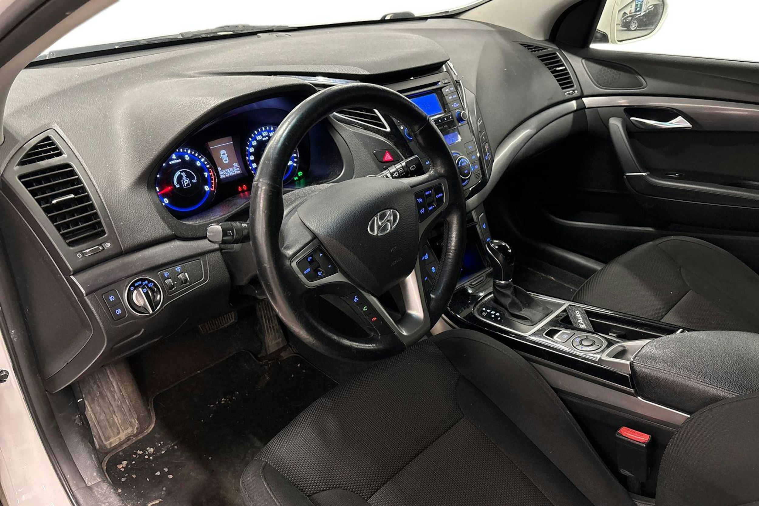 valkoinen Hyundai i40 2012 kuva 3.