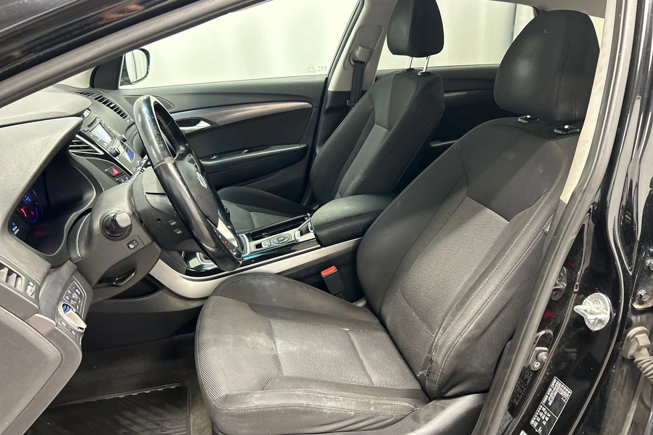 musta Hyundai i40 2013 kuva 15.