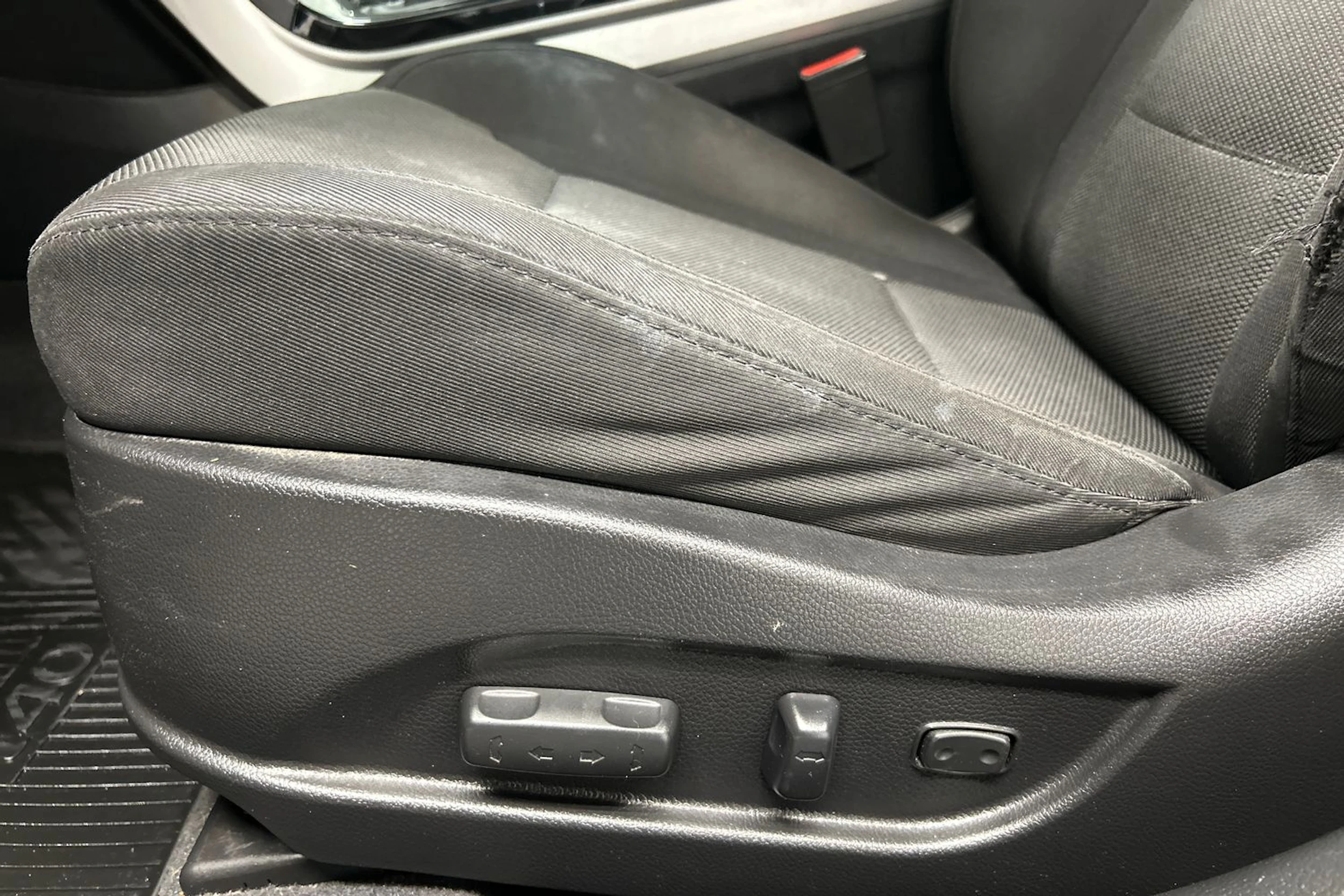 musta Hyundai i40 2013 kuva 16.