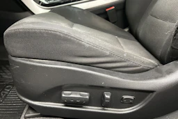 musta Hyundai i40 2013 kuva 16.