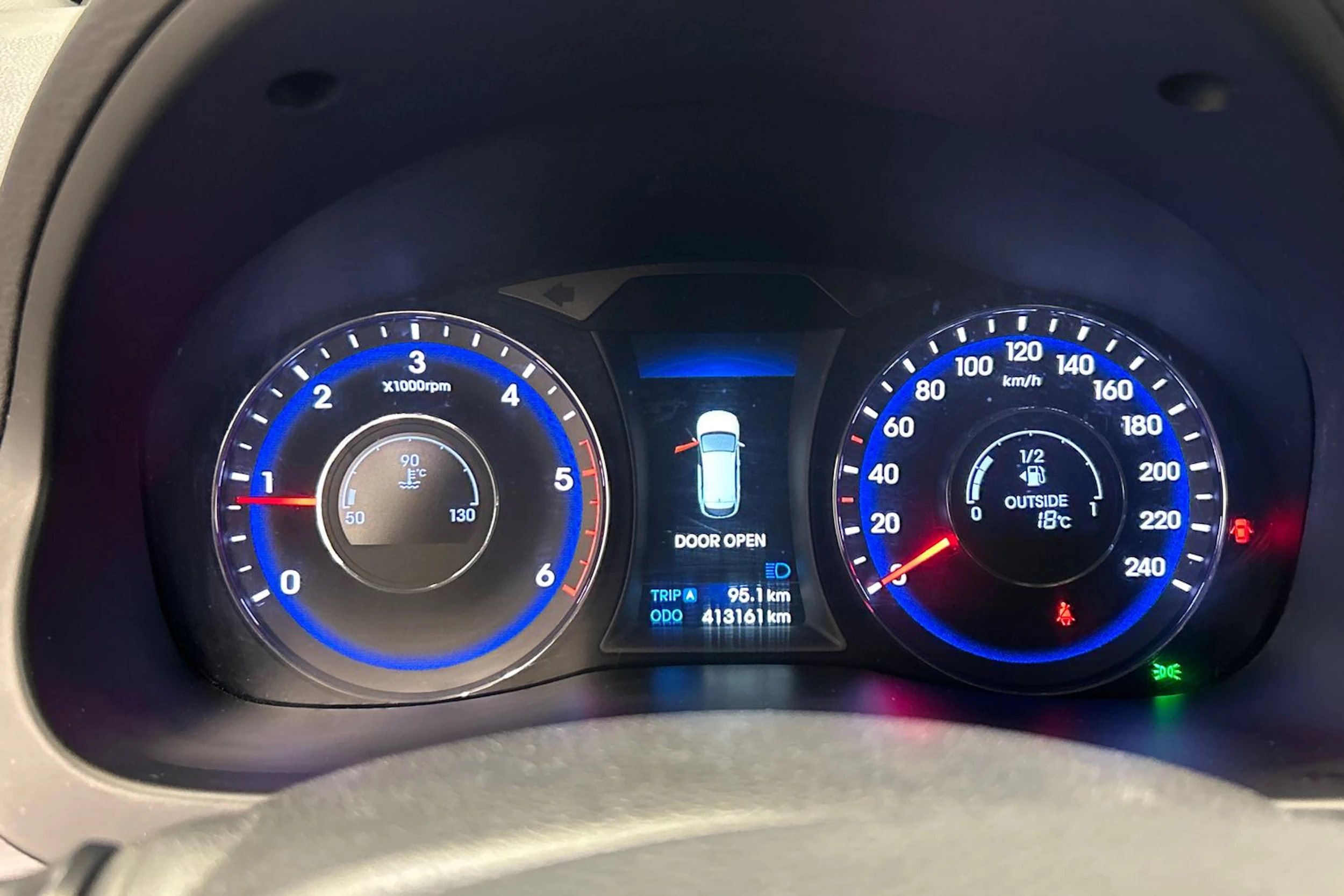 musta Hyundai i40 2013 kuva 17.
