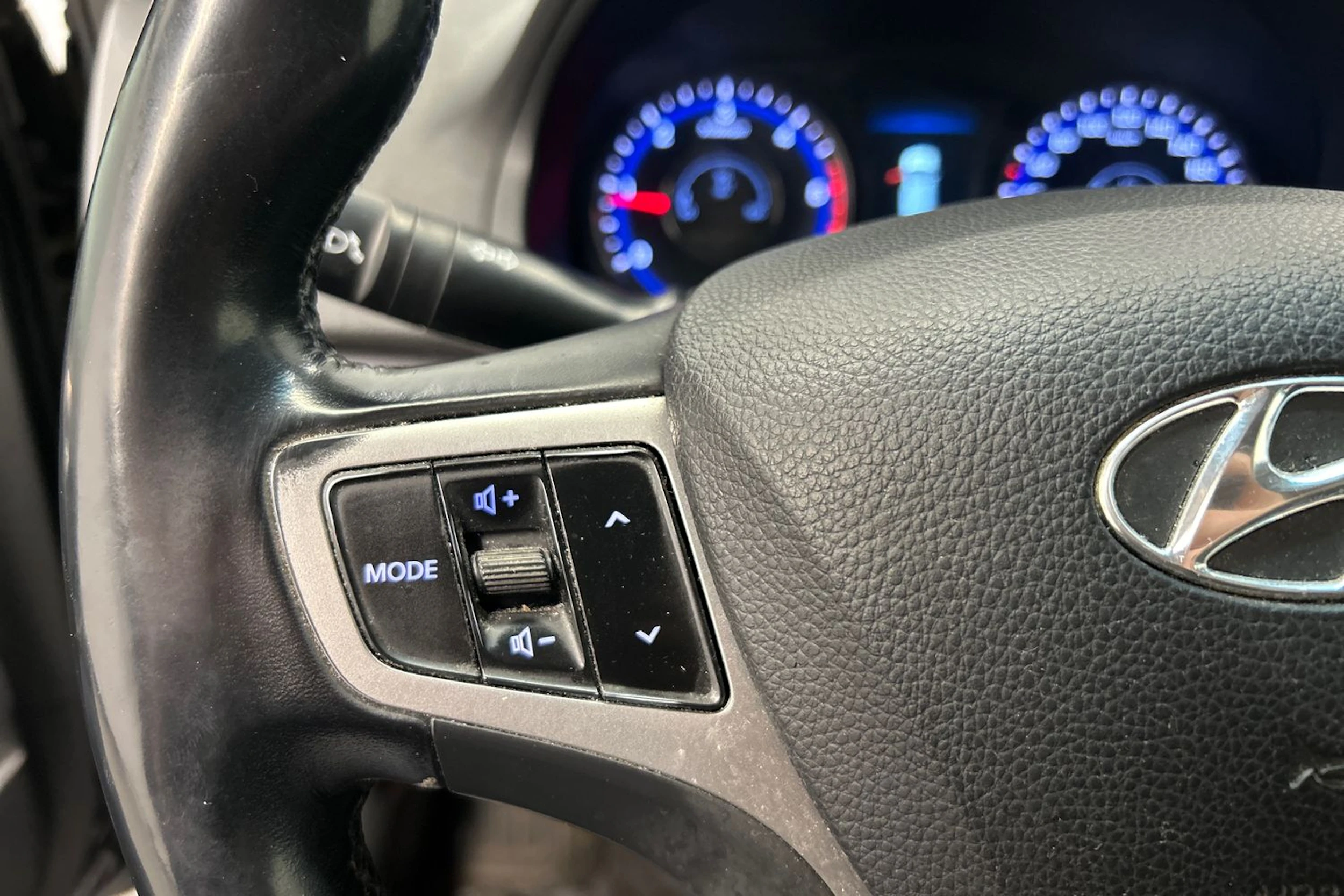 musta Hyundai i40 2013 kuva 18.