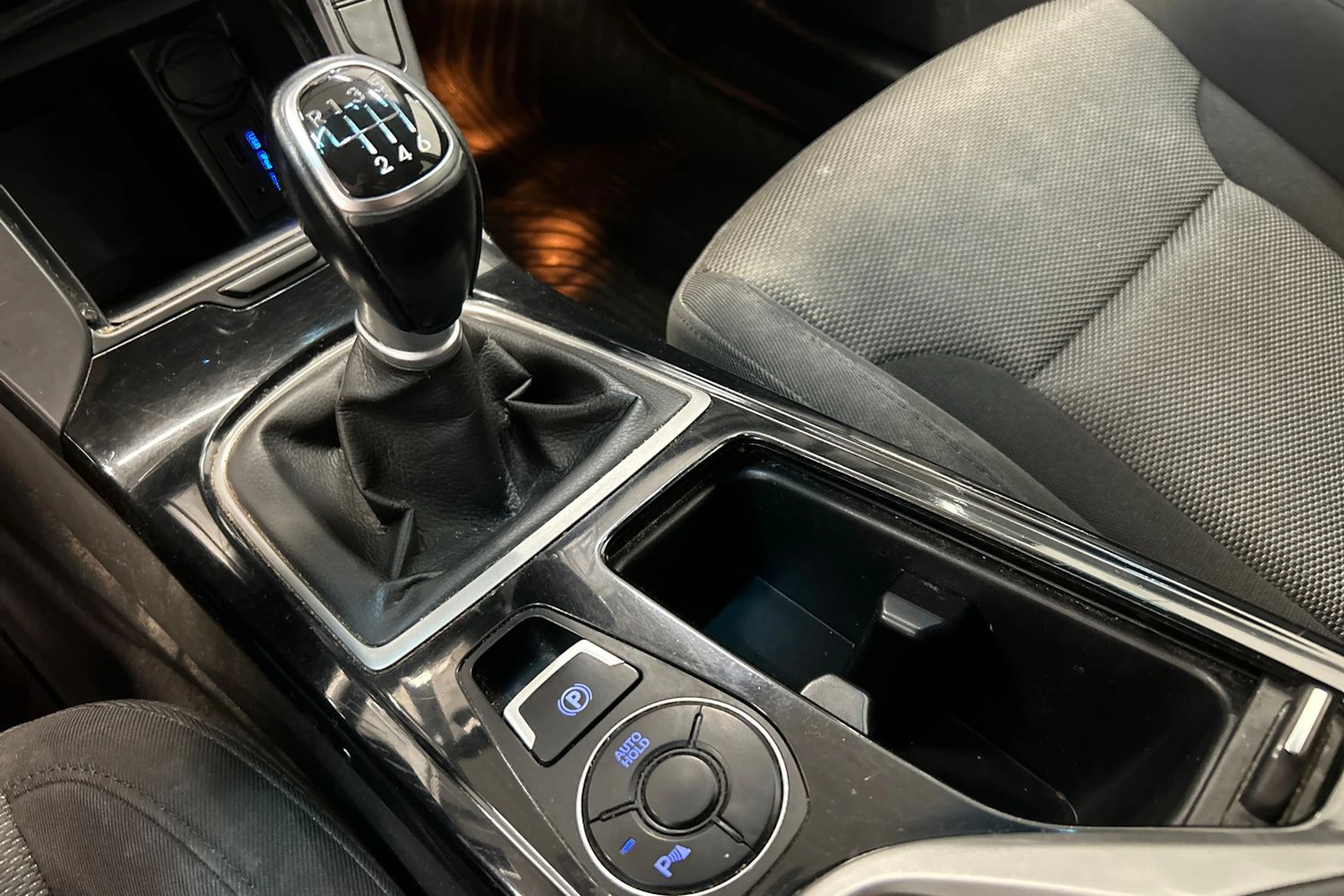musta Hyundai i40 2013 kuva 24.