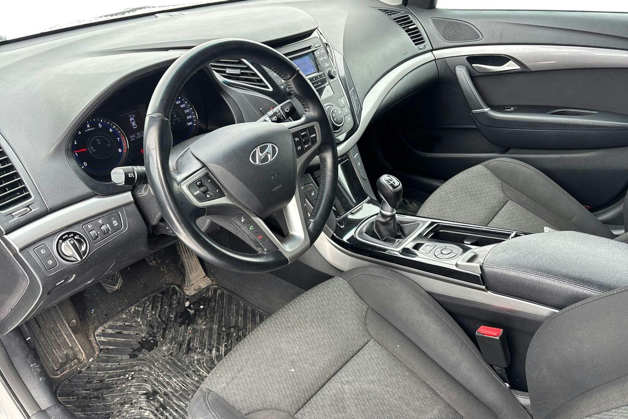 valkoinen Hyundai i40 Sedan 2013 kuva 3.