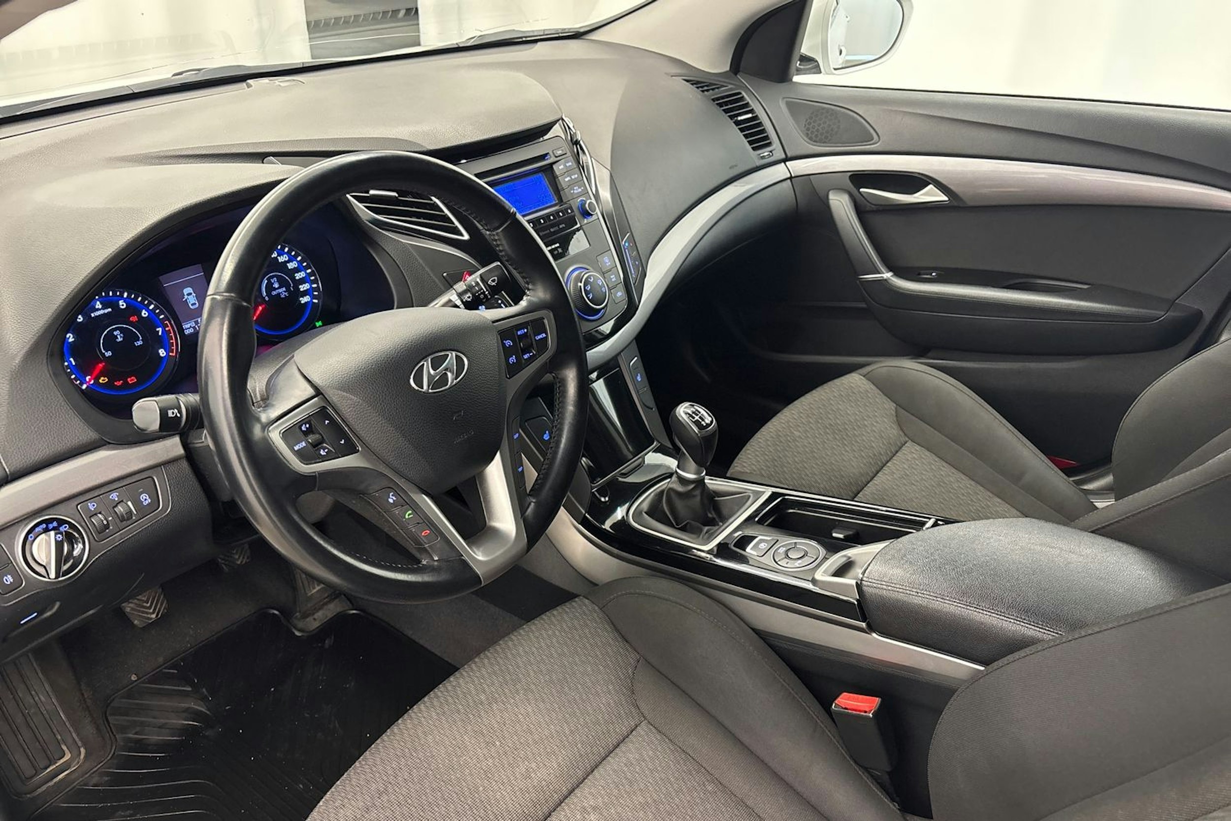 valkoinen Hyundai i40 Sedan 2013 kuva 17.