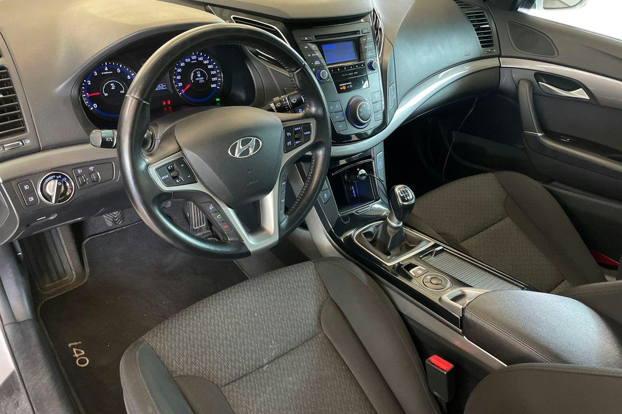Valkoinen Hyundai i40 Sedan 2013 kuva 7.