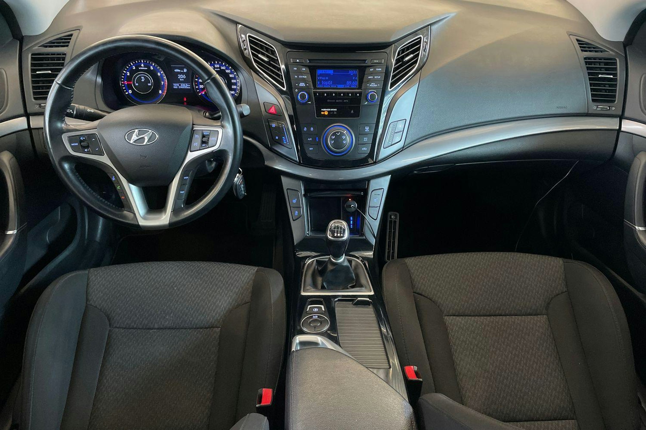 Valkoinen Hyundai i40 Sedan 2013 kuva 9.