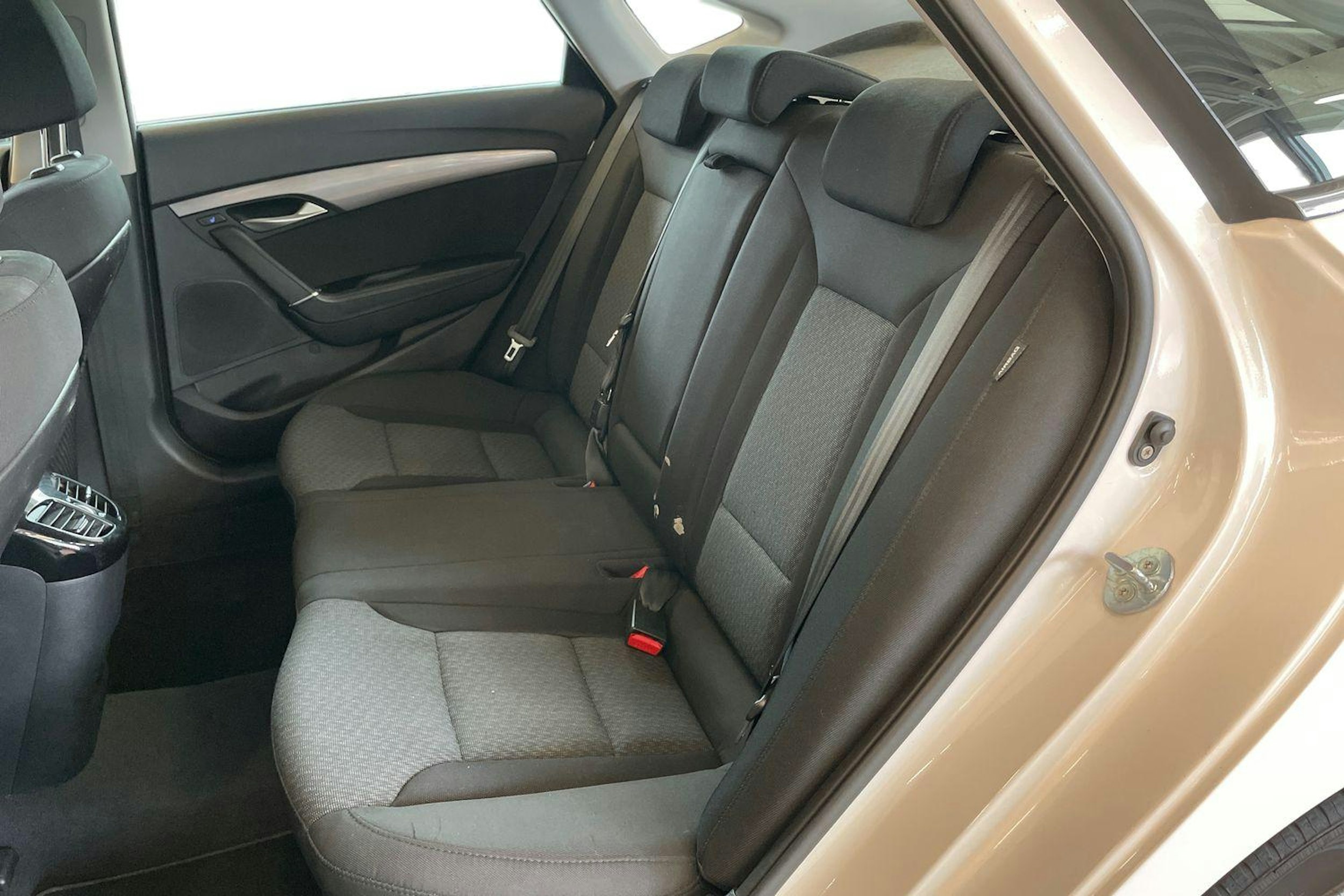 Valkoinen Hyundai i40 Sedan 2013 kuva 10.