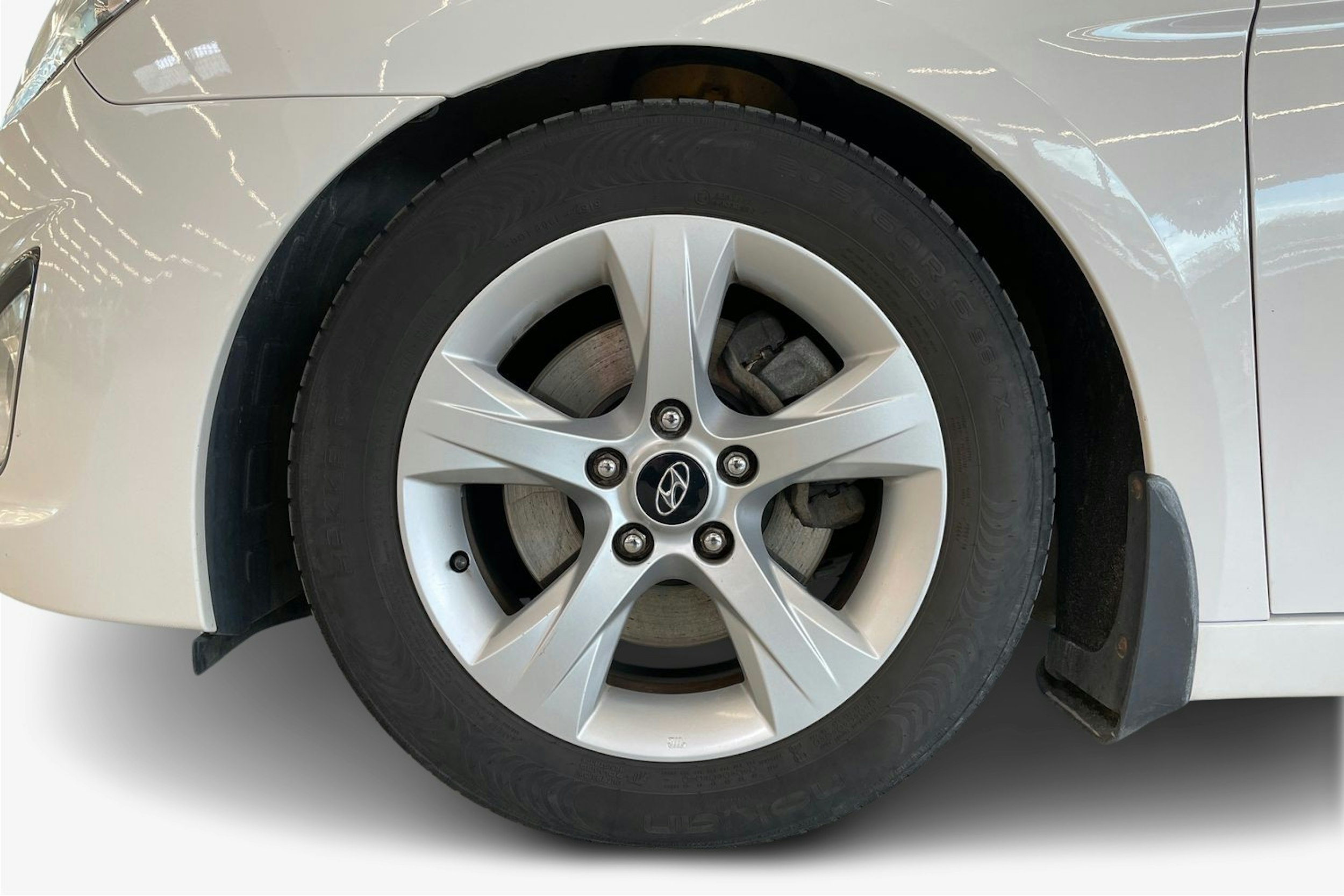Valkoinen Hyundai i40 Sedan 2013 kuva 11.