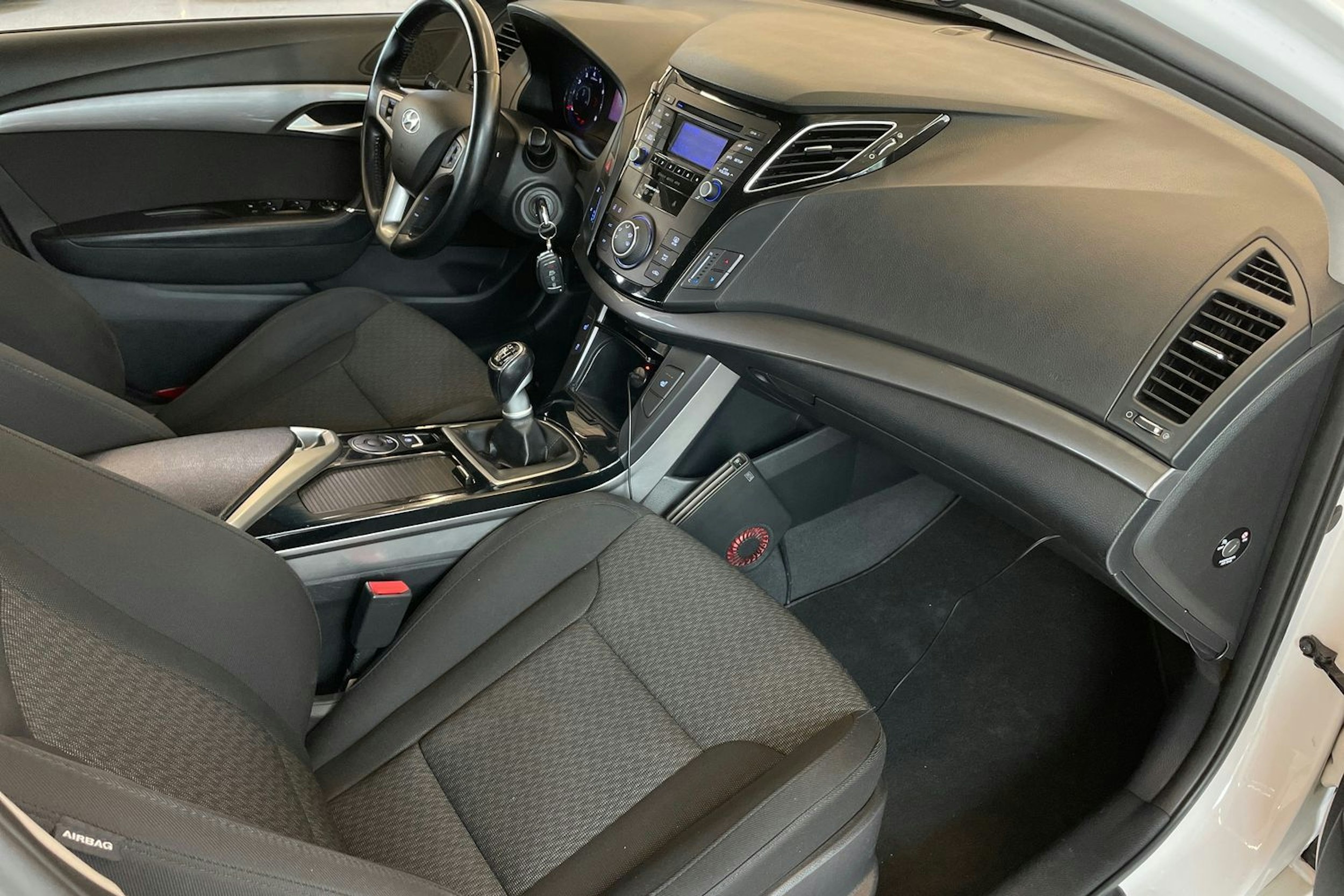 Valkoinen Hyundai i40 Sedan 2013 kuva 26.