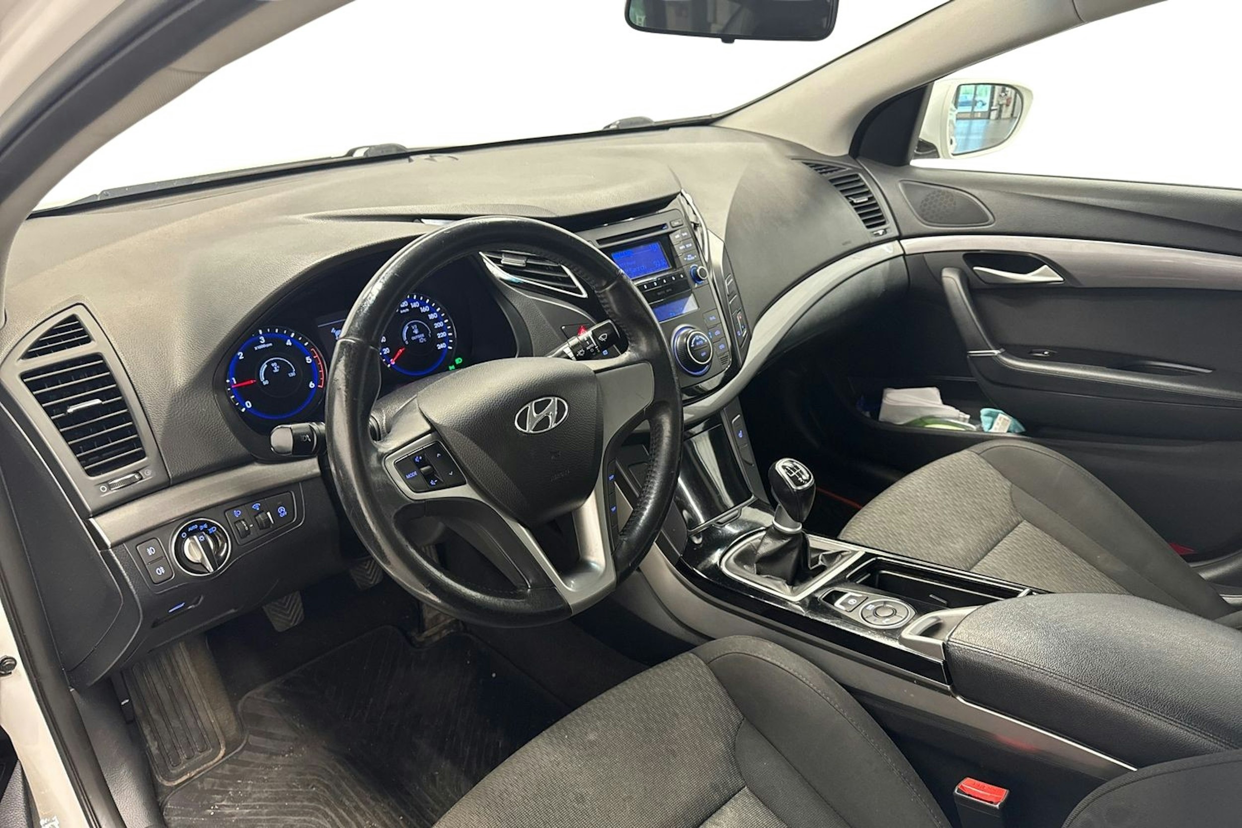 valkoinen Hyundai i40 Sedan 2013 kuva 3.