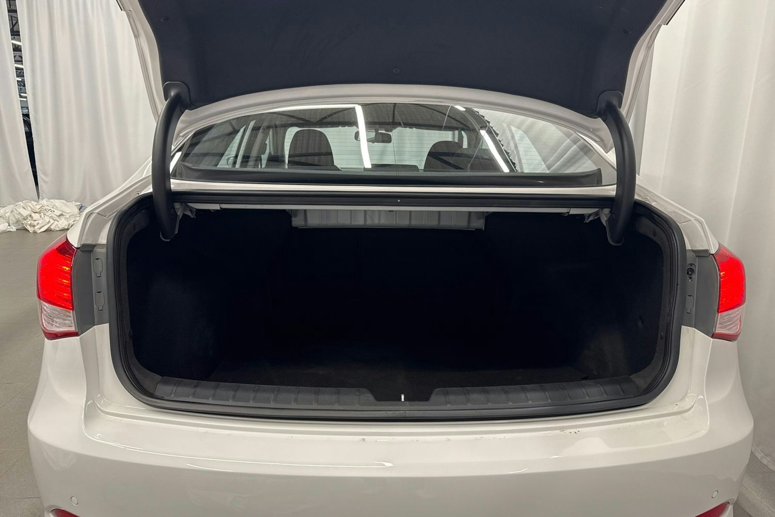 valkoinen Hyundai i40 Sedan 2013 kuva 14.