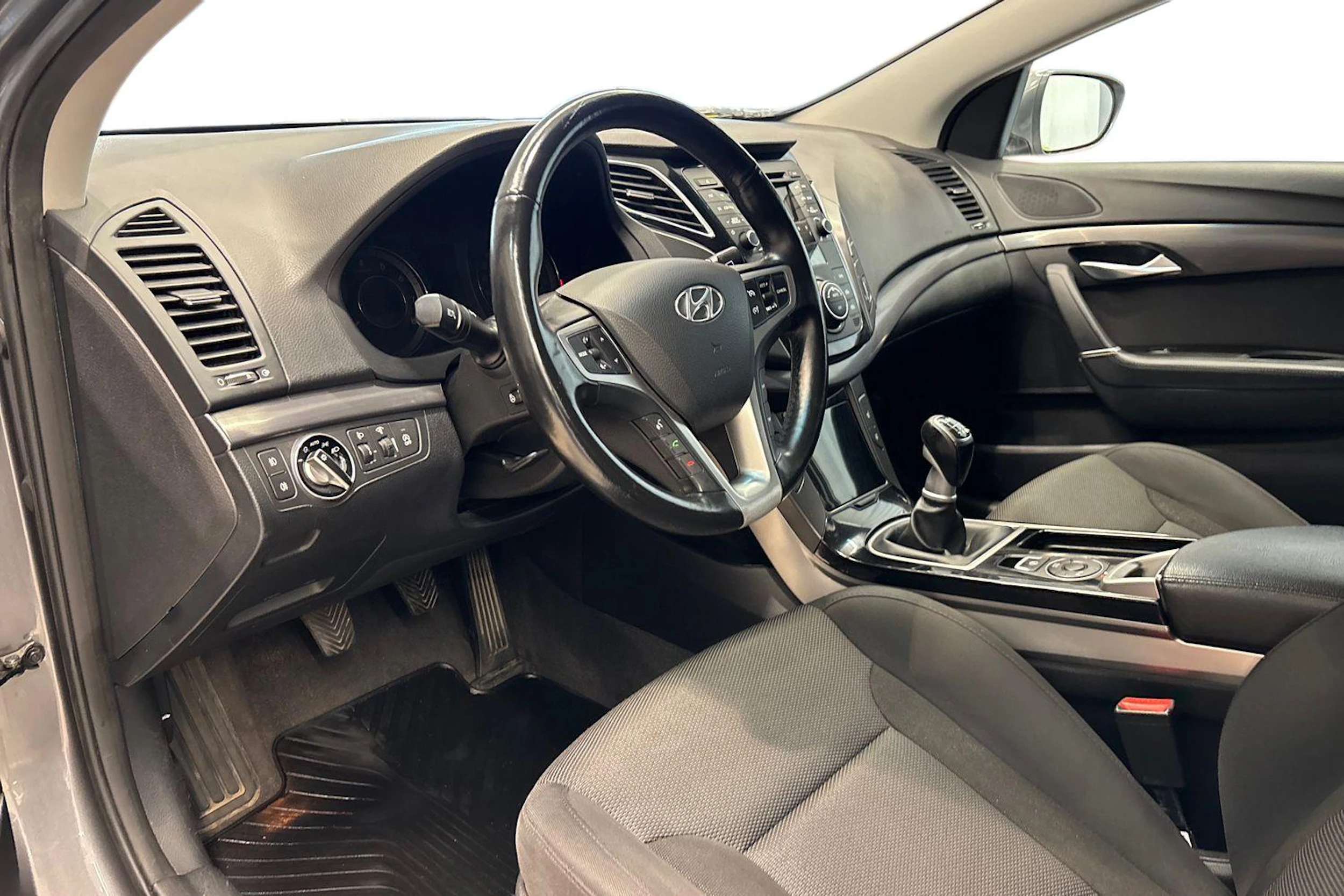Harmaa Hyundai i40 Wagon 2015 kuva 6.