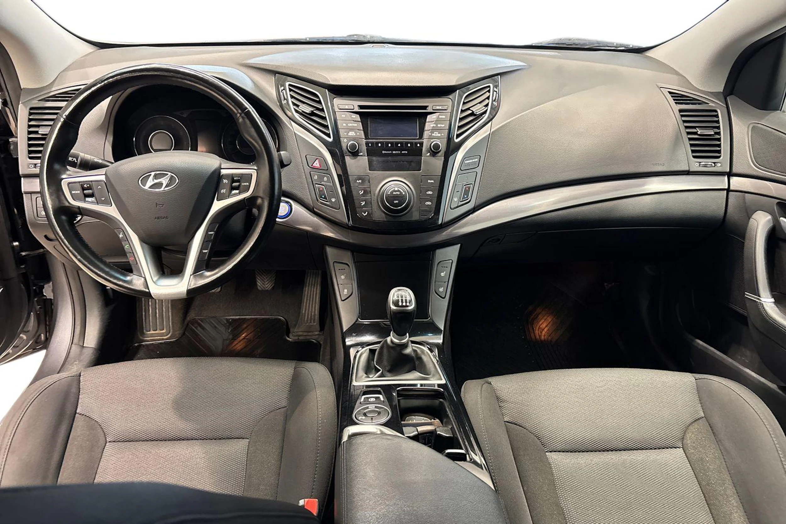 Harmaa Hyundai i40 Wagon 2015 kuva 7.