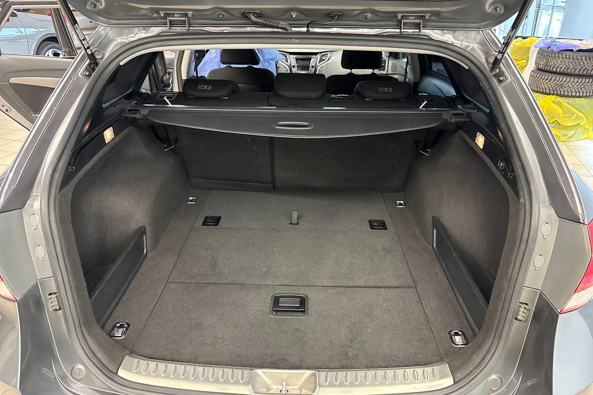 Harmaa Hyundai i40 Wagon 2015 kuva 13.