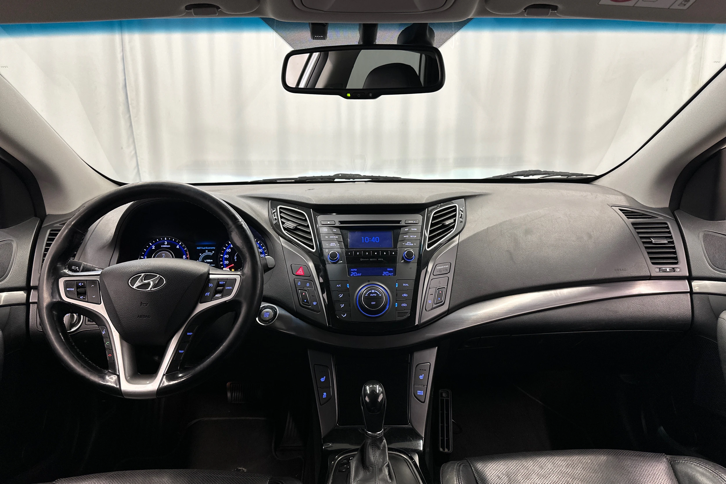 valkoinen Hyundai i40 Wagon 2015 kuva 11.