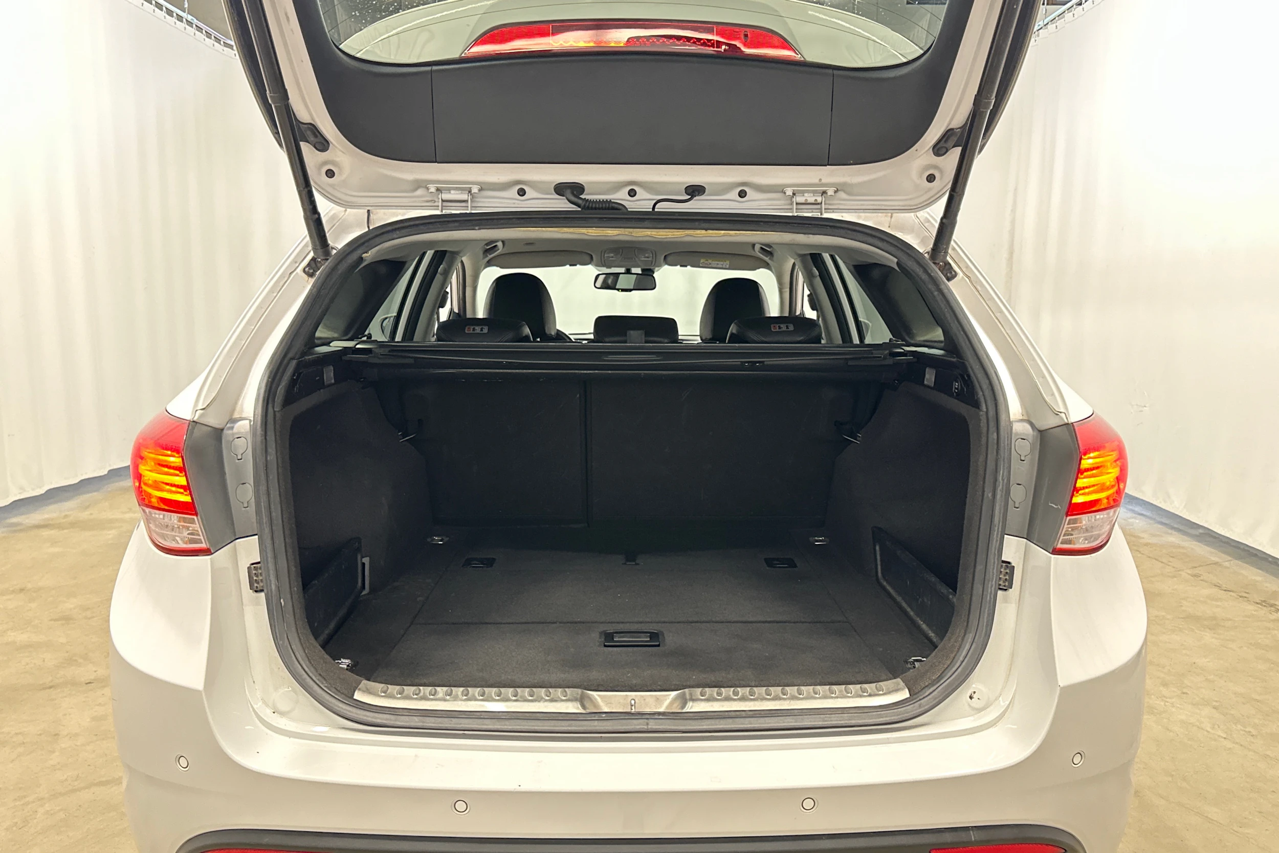 valkoinen Hyundai i40 Wagon 2015 kuva 23.
