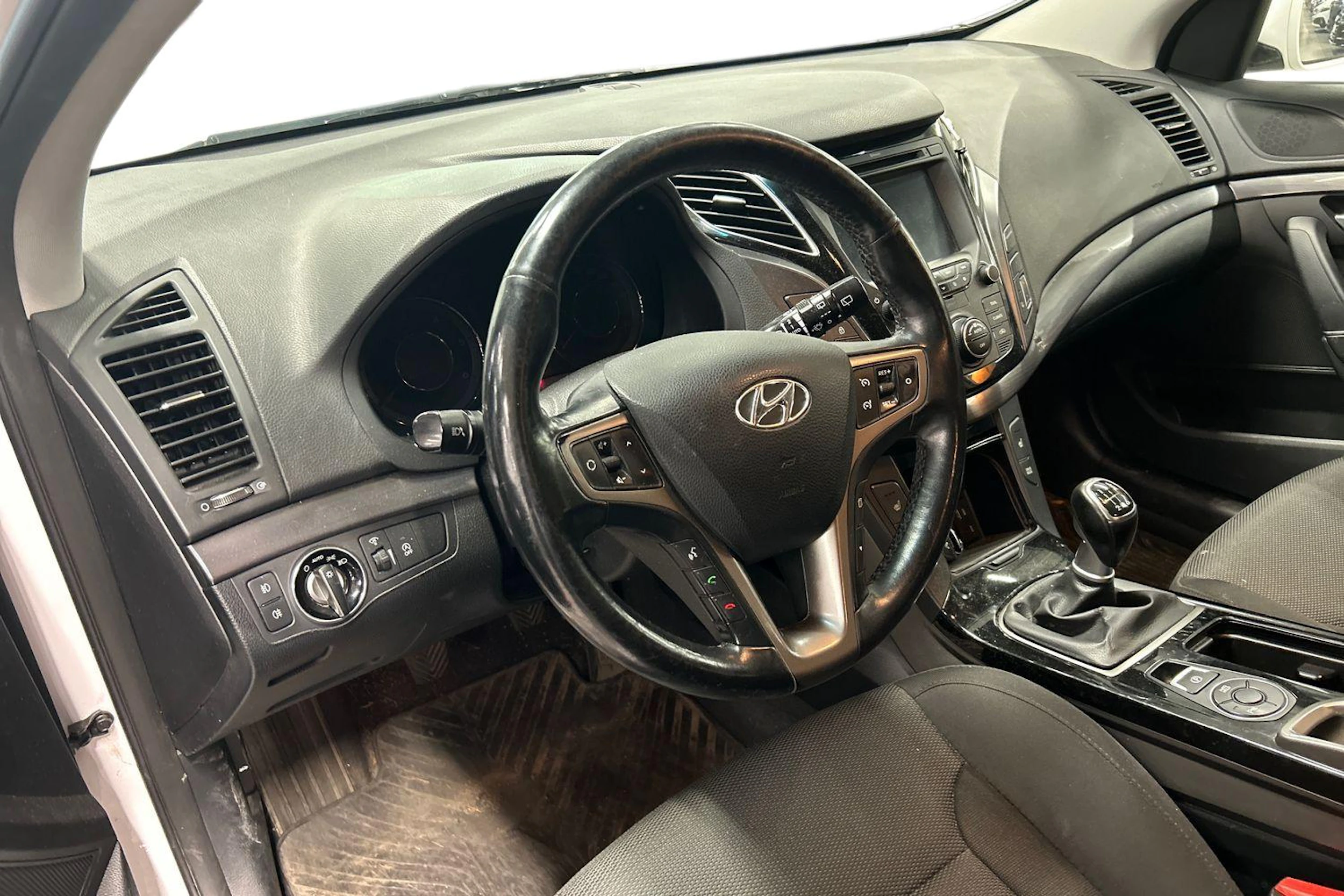 valkoinen Hyundai i40 Wagon 2016 kuva 3.
