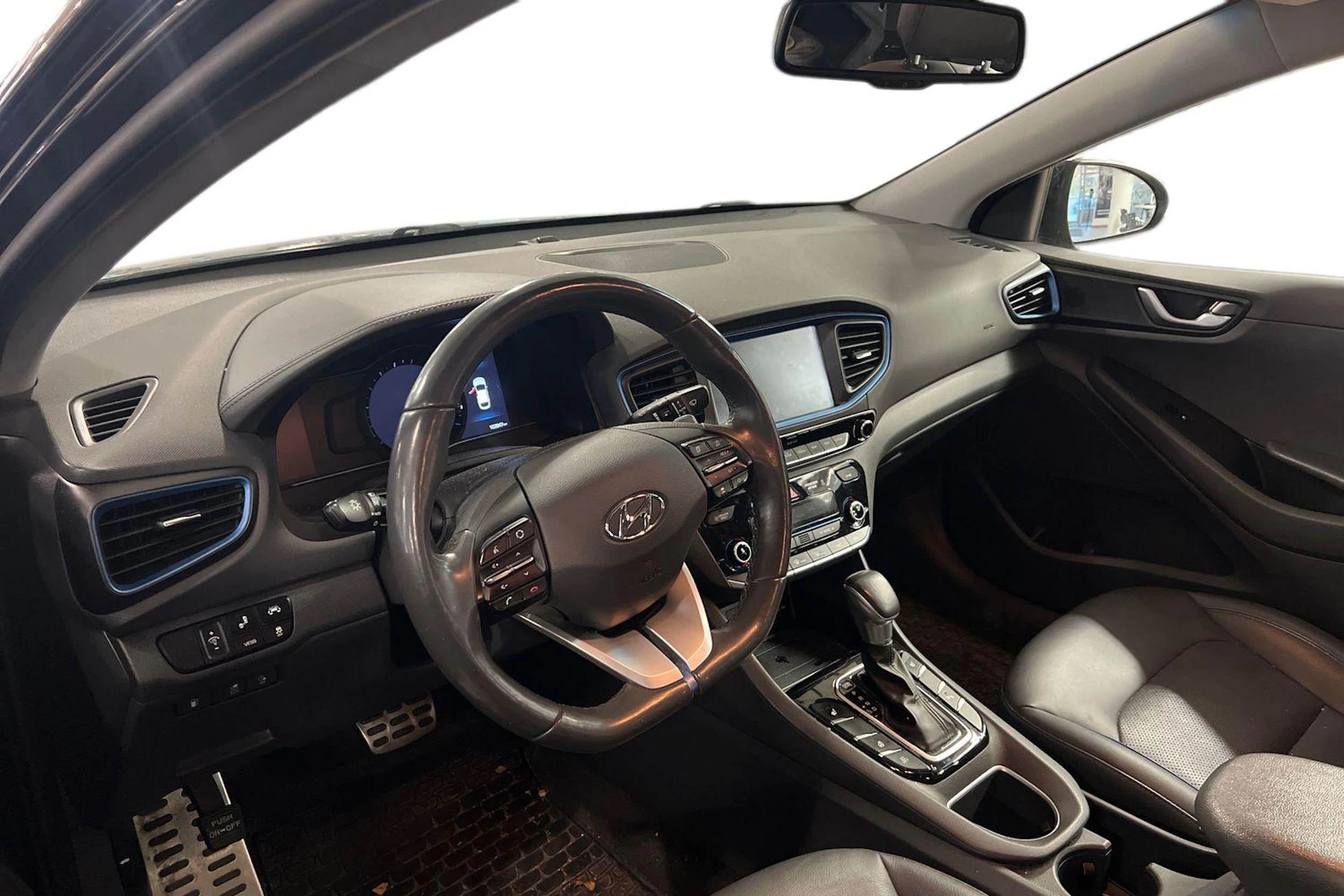 musta Hyundai Ioniq 2020 kuva 3.