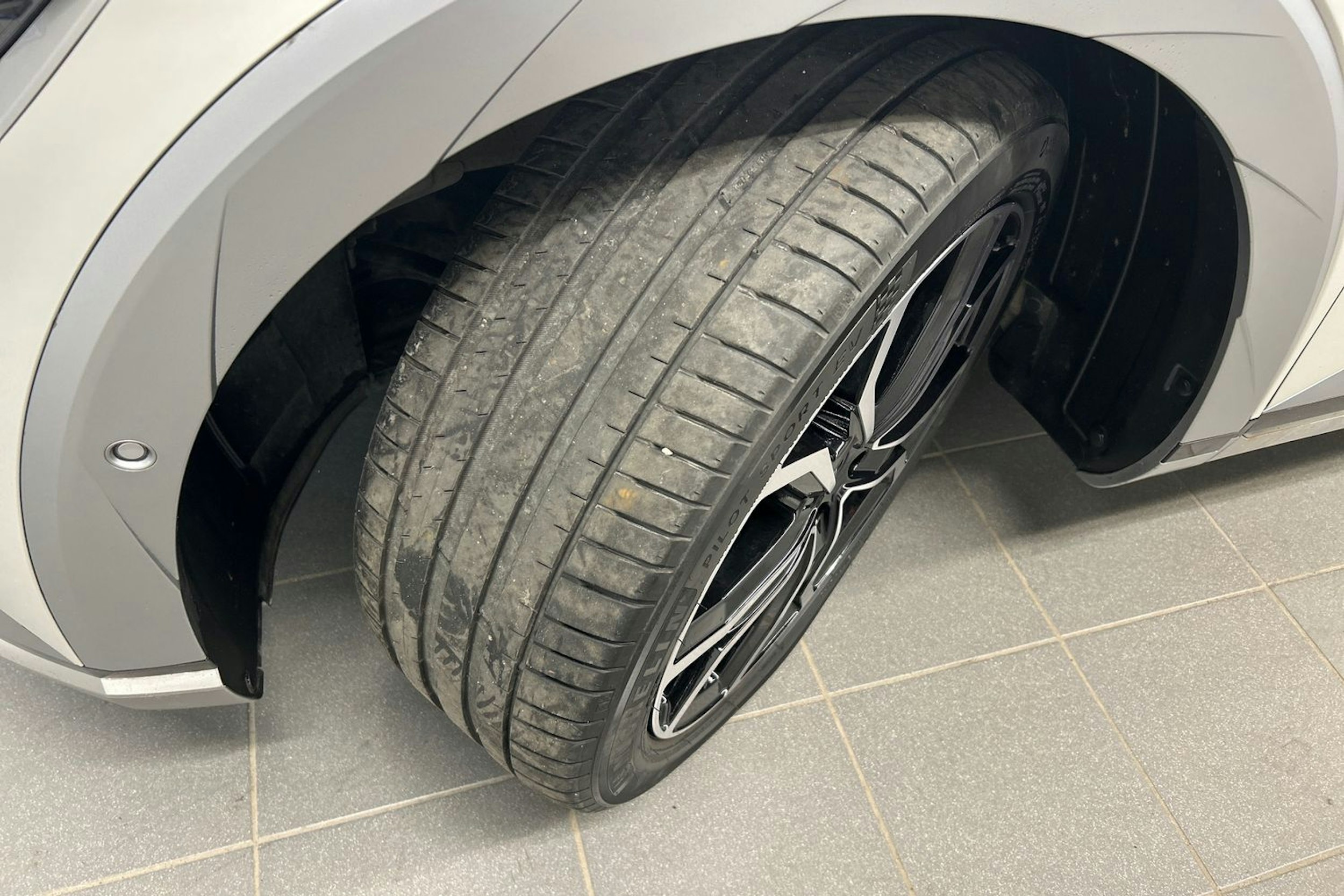 harmaa Hyundai IONIQ 5 2021 kuva 10.