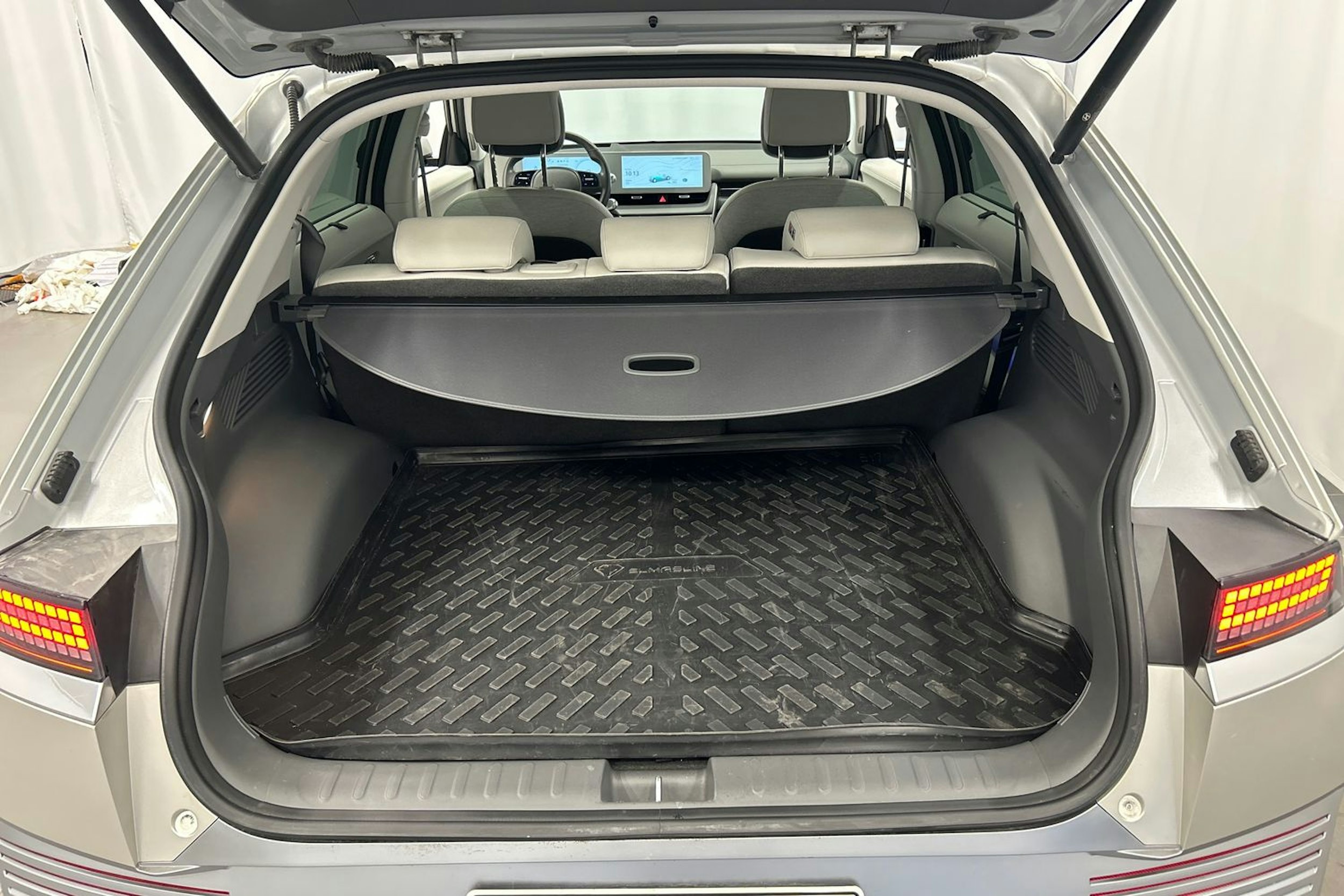 harmaa Hyundai IONIQ 5 2021 kuva 13.