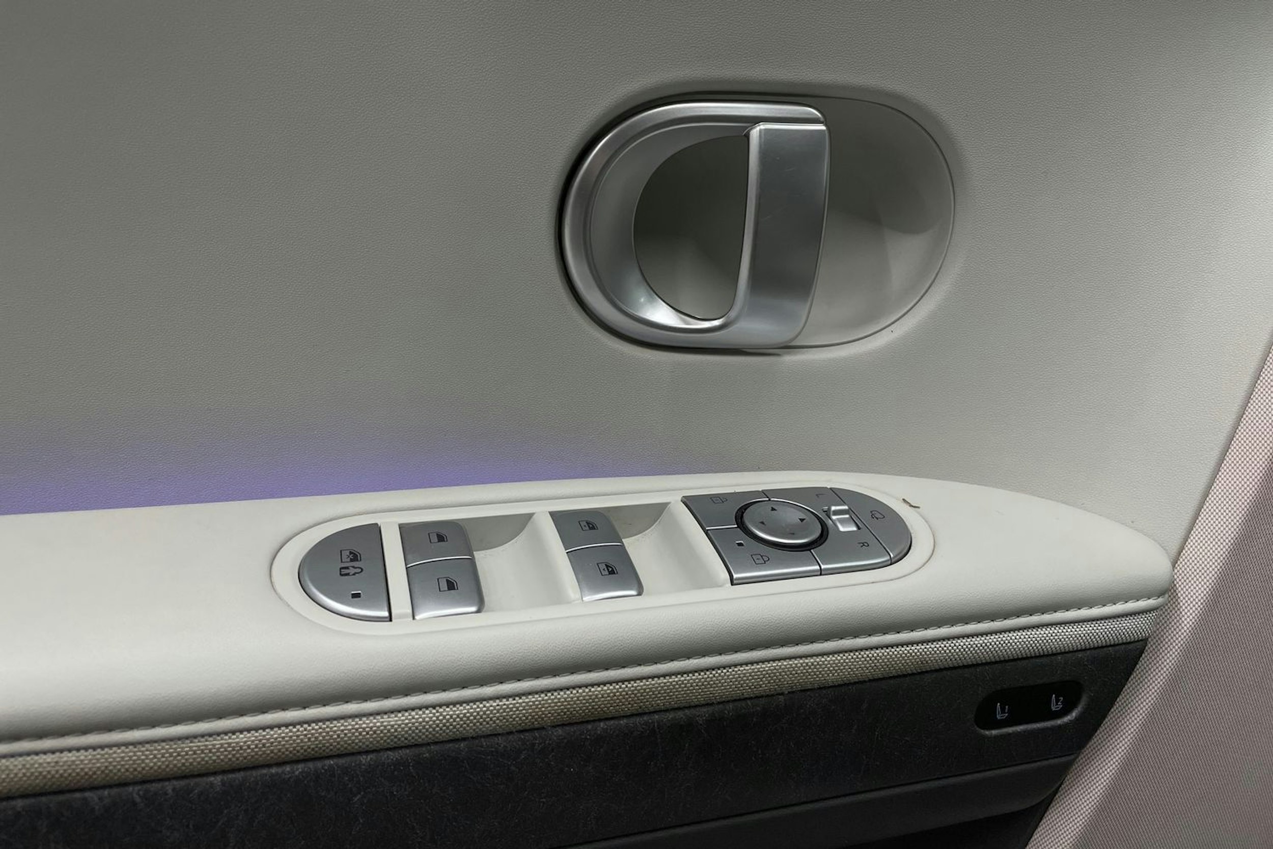 harmaa Hyundai IONIQ 5 2022 kuva 28.