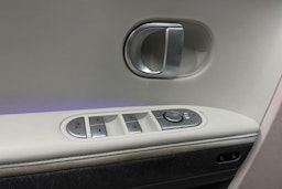 harmaa Hyundai IONIQ 5 2022 kuva 28.