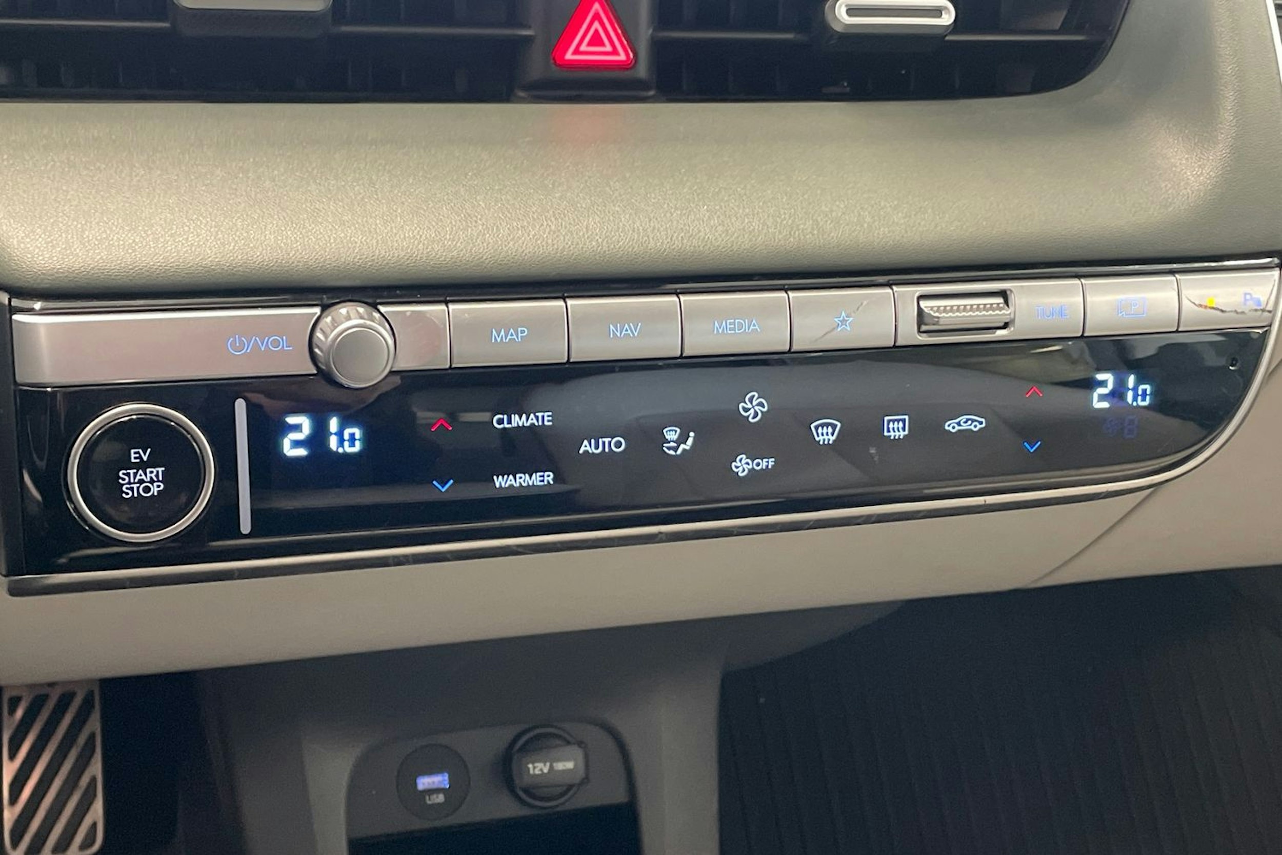 harmaa Hyundai IONIQ 5 2022 kuva 38.