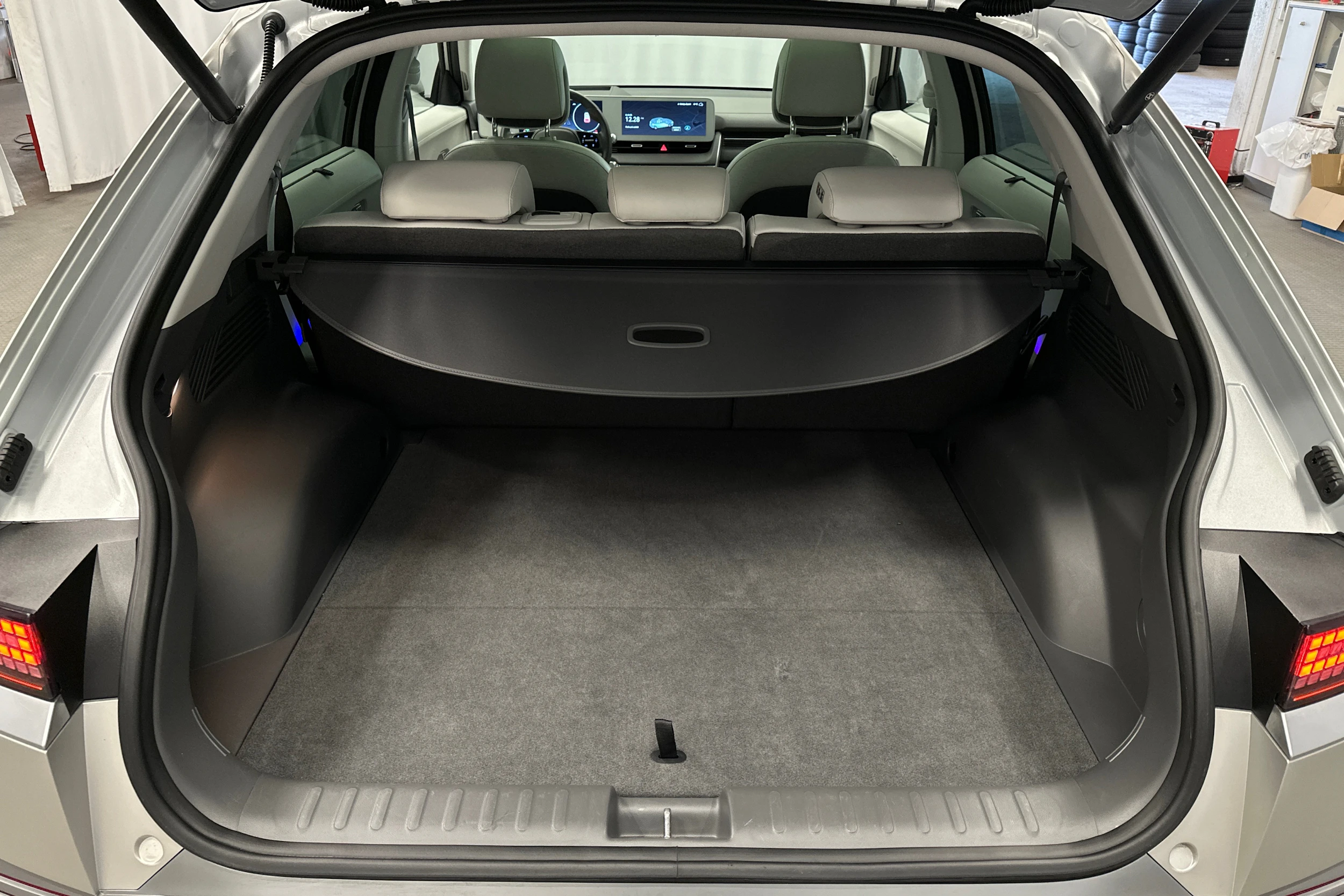 harmaa Hyundai IONIQ 5 2024 kuva 15.